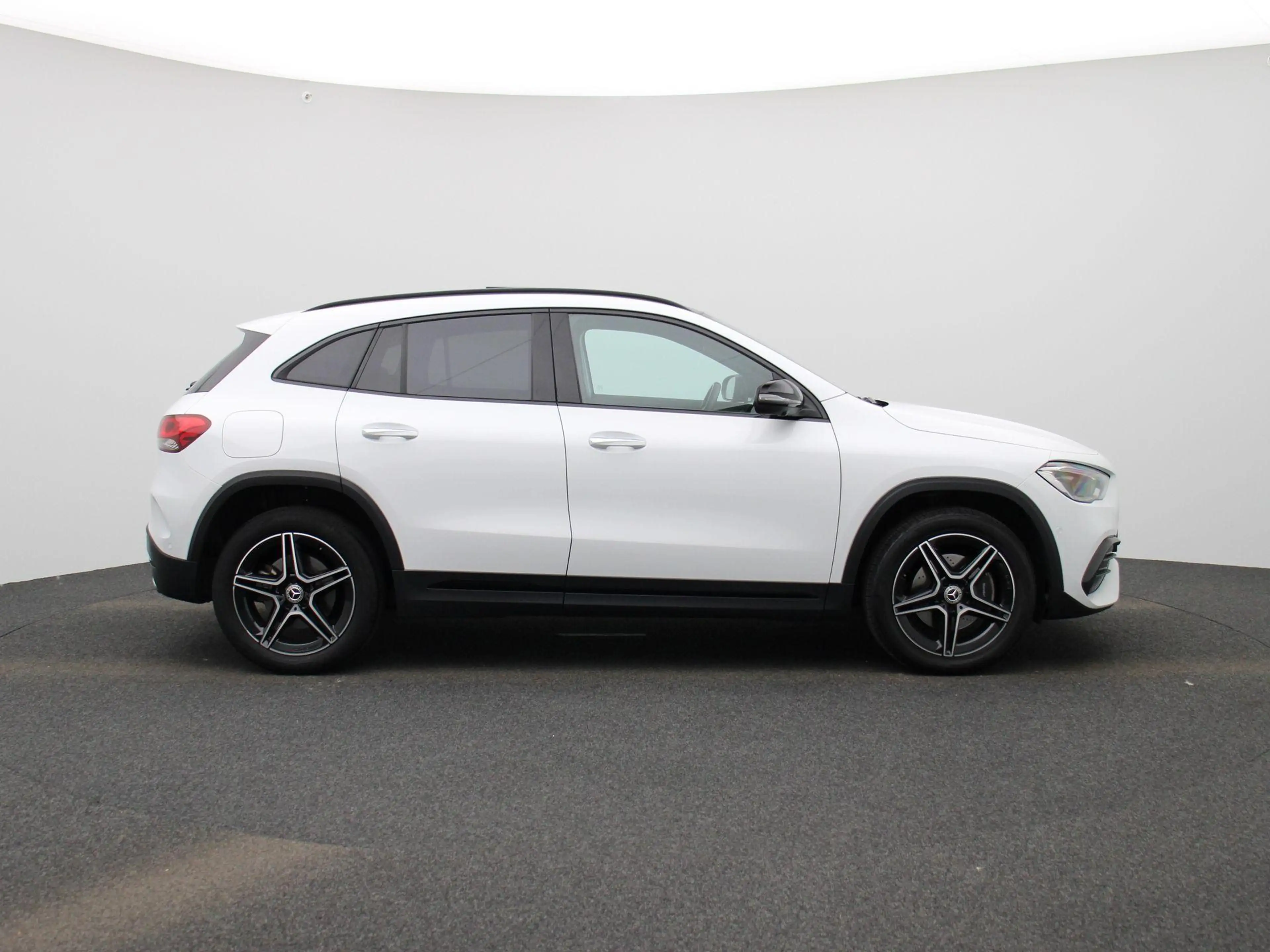 Mercedes-Benz GLA 250 e AMG Line Premium Plus | Automaat | Panorama dak — photo 6