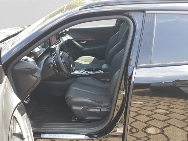 Peugeot 2008 GT PureTech 130 EAT8 — photo 8