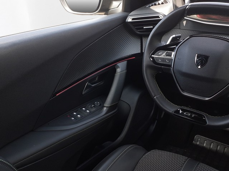 Peugeot 2008 GT PureTech 130 EAT8 — photo 14