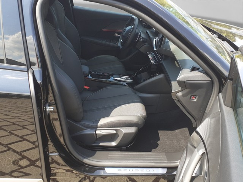 Peugeot 2008 GT PureTech 130 EAT8 — photo 9