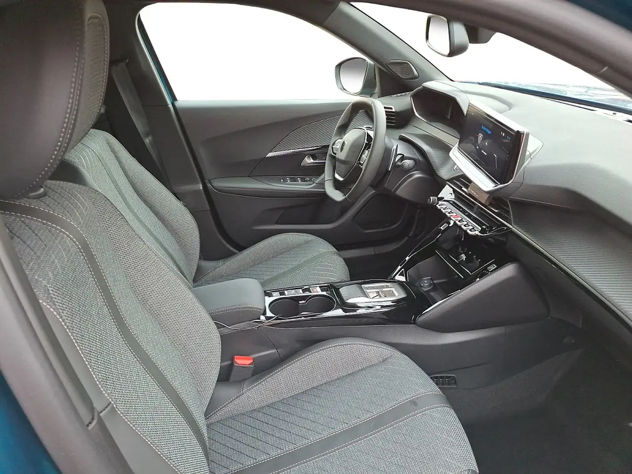 Peugeot 2008 Hybrid 145 e-DCS6 Allure, миниатюра 15