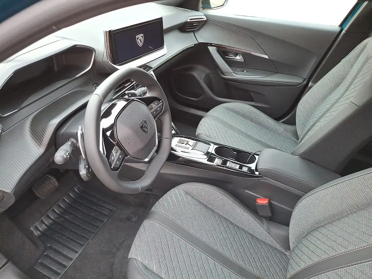 Peugeot 2008 Hybrid 145 e-DCS6 Allure, миниатюра 9