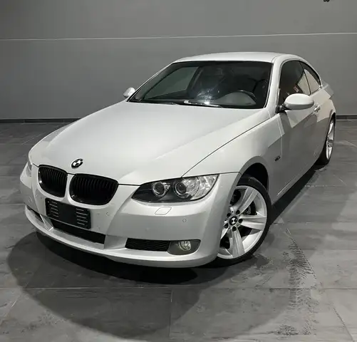 BMW 325 325i Coupe Attiva