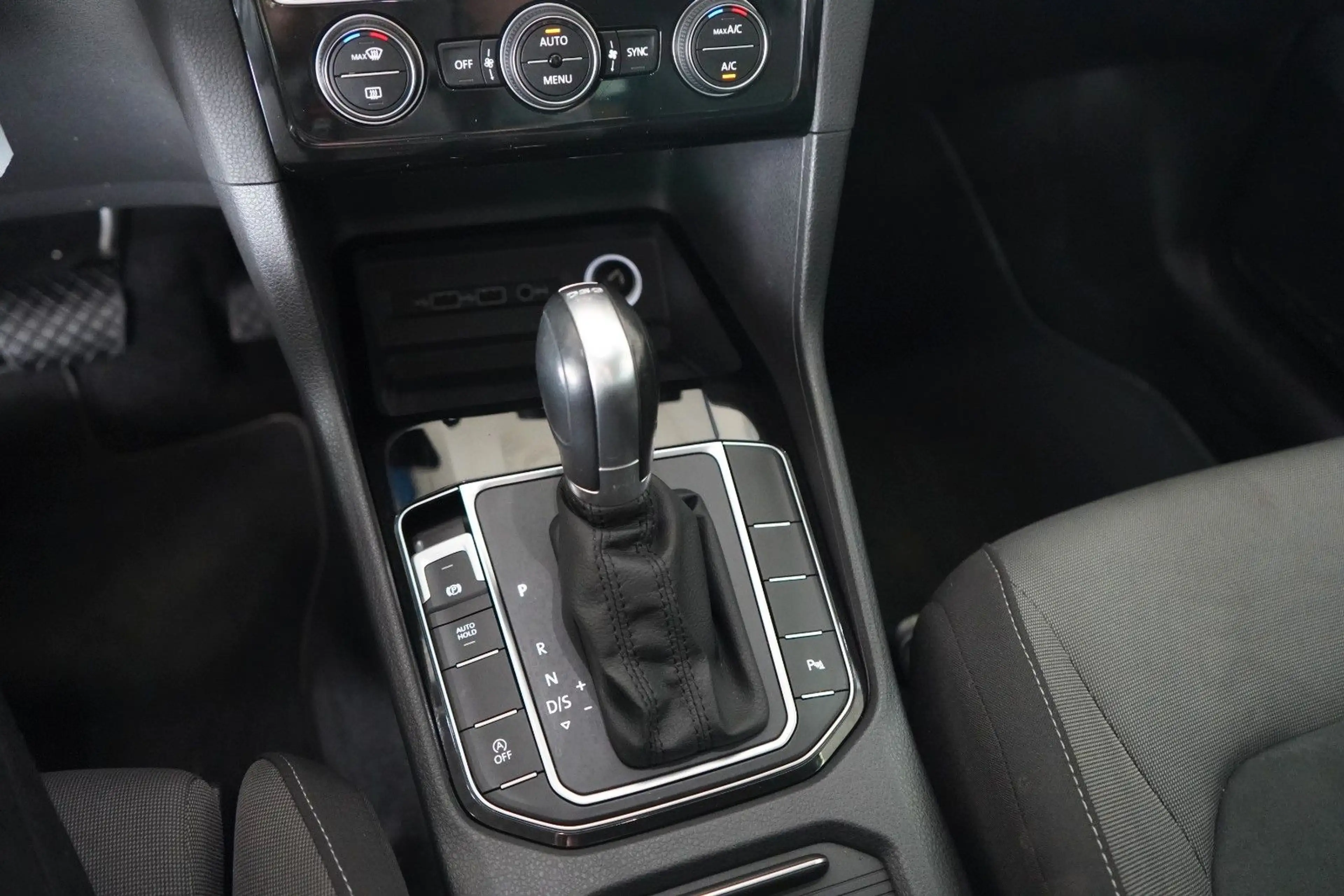 Volkswagen Golf Sportsvan VII Highline AUTOMATIK / XENON — photo 14