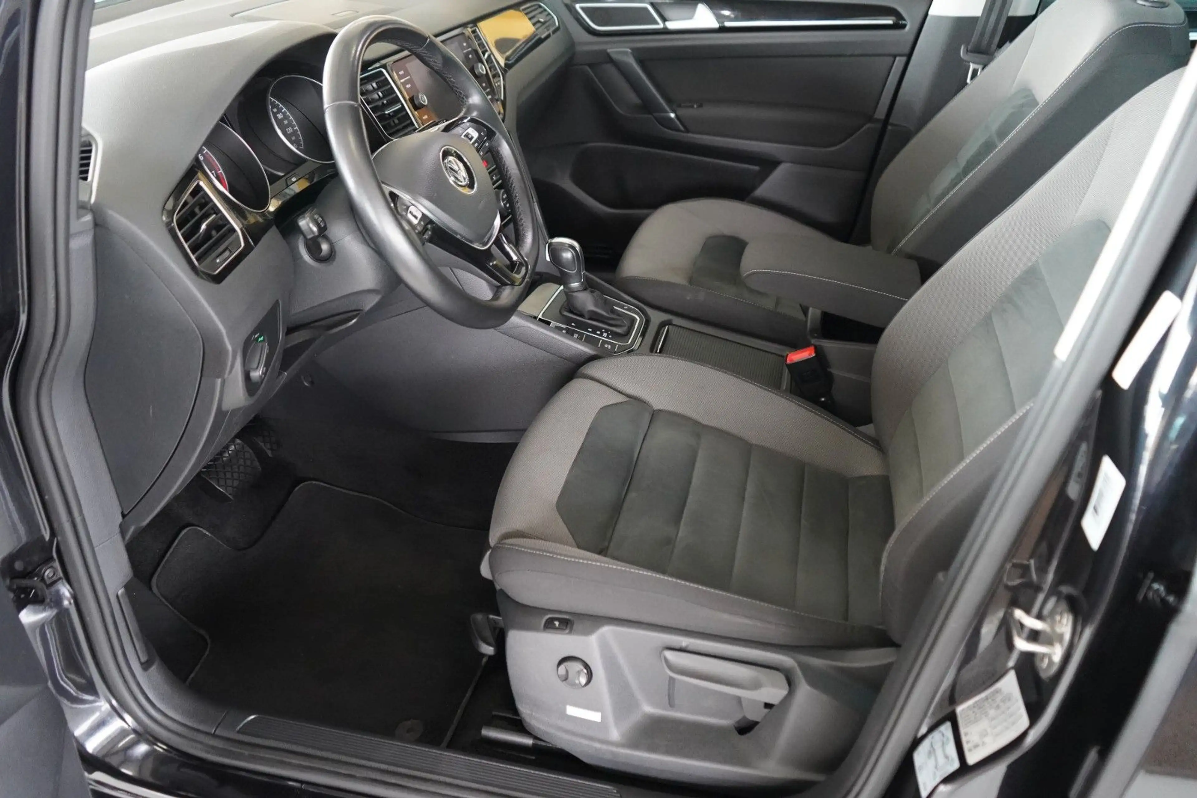 Volkswagen Golf Sportsvan VII Highline AUTOMATIK / XENON — photo 10