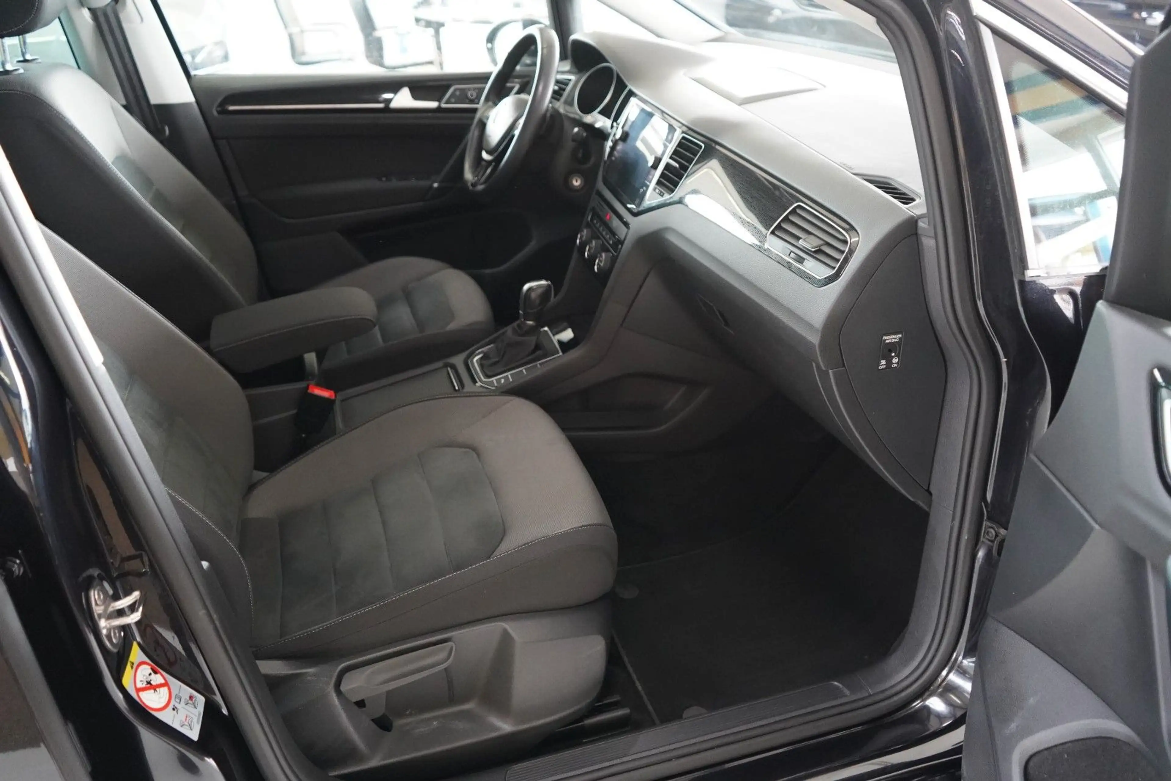 Volkswagen Golf Sportsvan VII Highline AUTOMATIK / XENON — photo 8