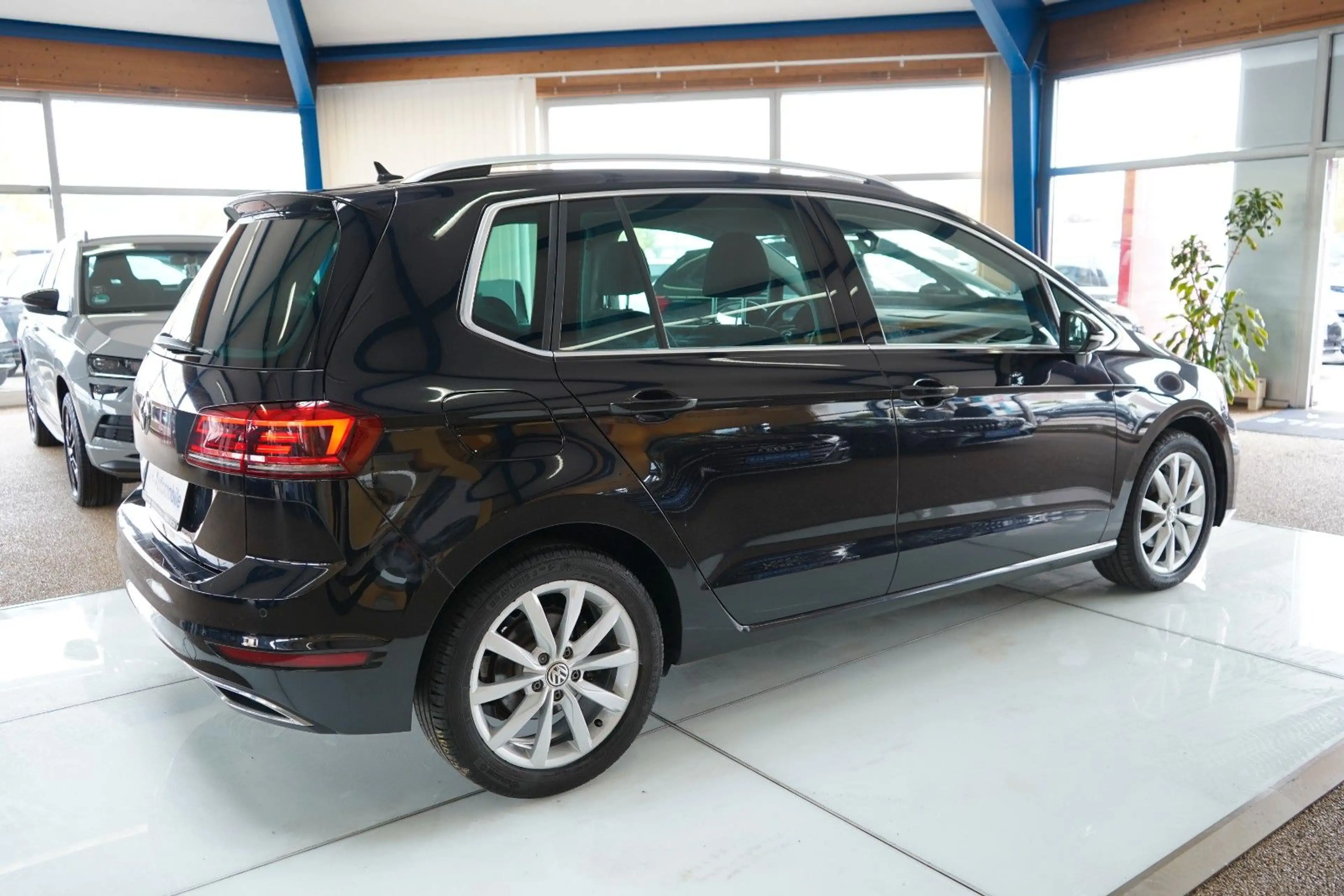 Volkswagen Golf Sportsvan VII Highline AUTOMATIK / XENON — photo 4
