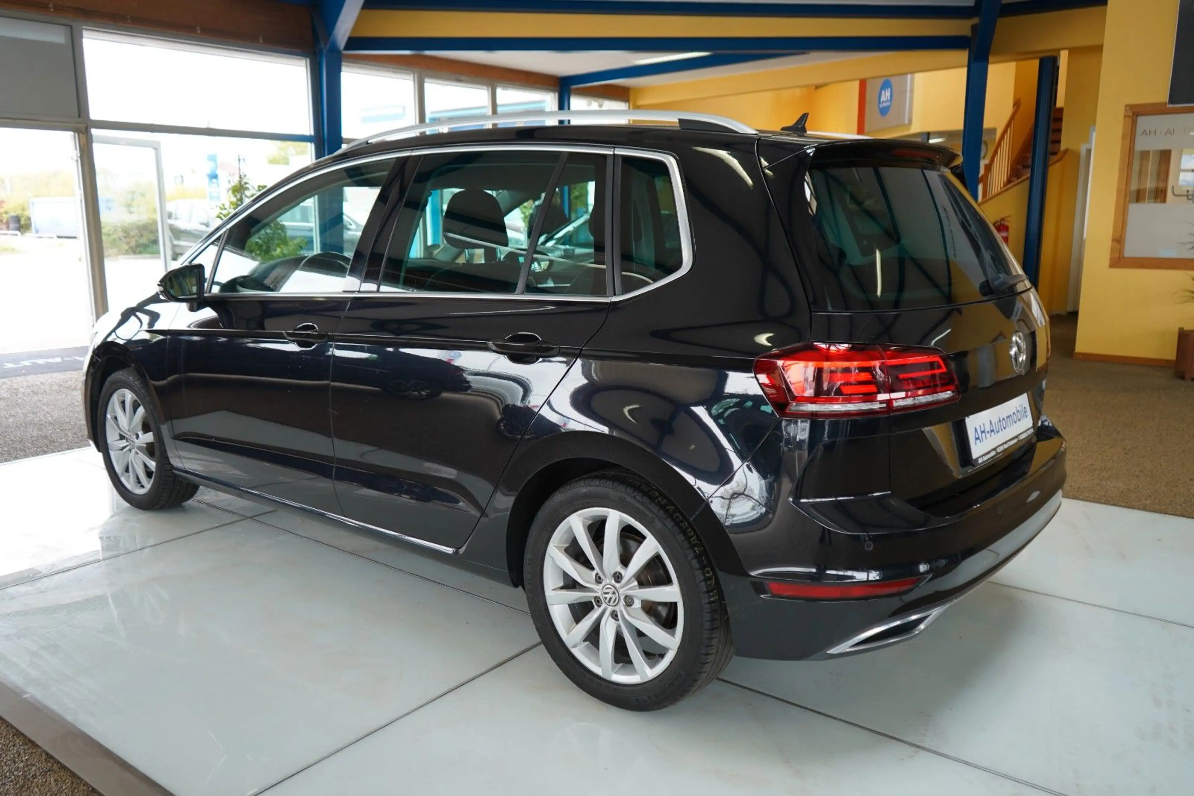 Volkswagen Golf Sportsvan VII Highline AUTOMATIK / XENON — photo 3