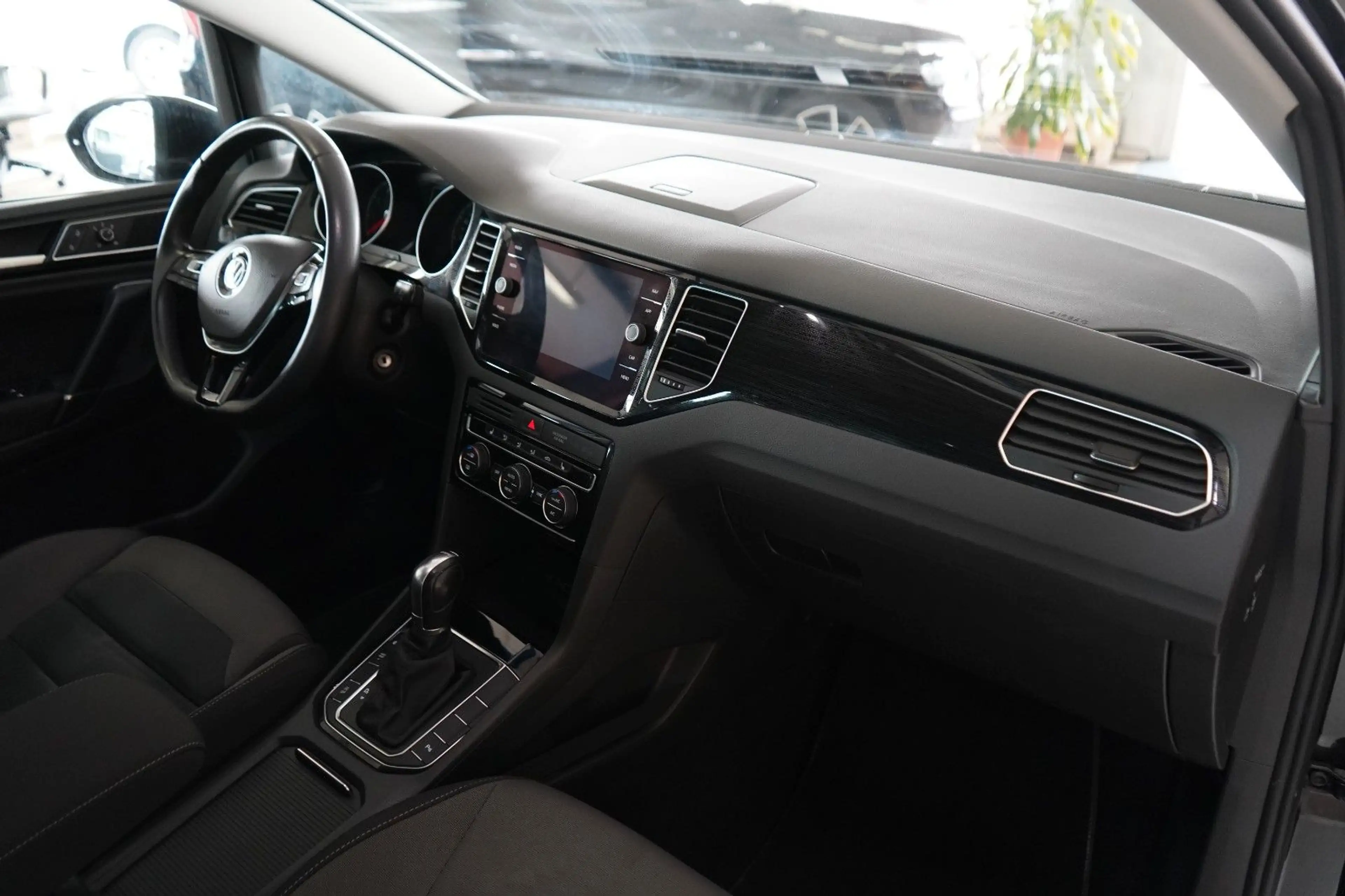 Volkswagen Golf Sportsvan VII Highline AUTOMATIK / XENON — photo 9
