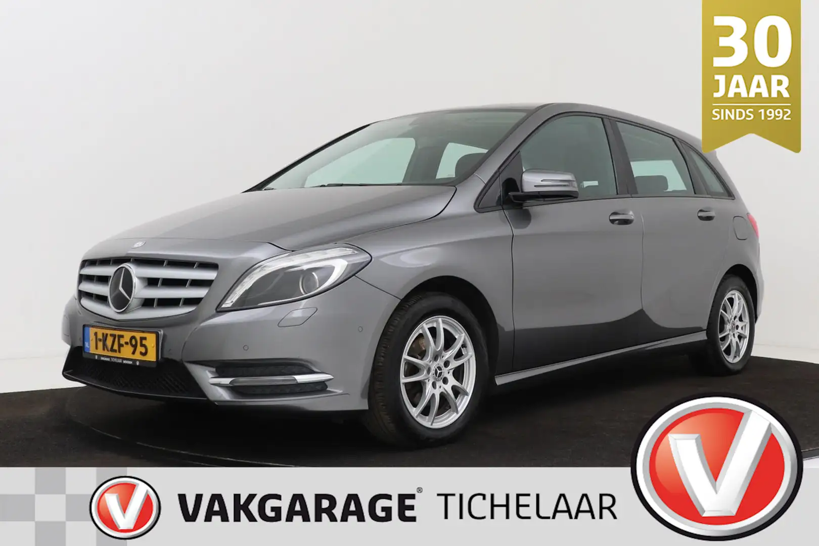 Mercedes-Benz B 180 Ambition | Trekhaak | Navigatie | Cruise Control | Grijs - 1
