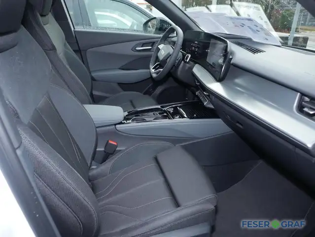 Audi Q3 view 5