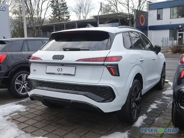 Audi Q3 view 3