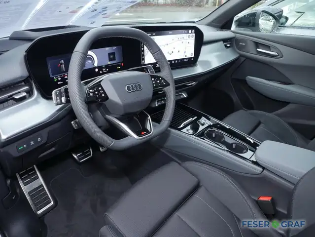 Audi Q3 view 8