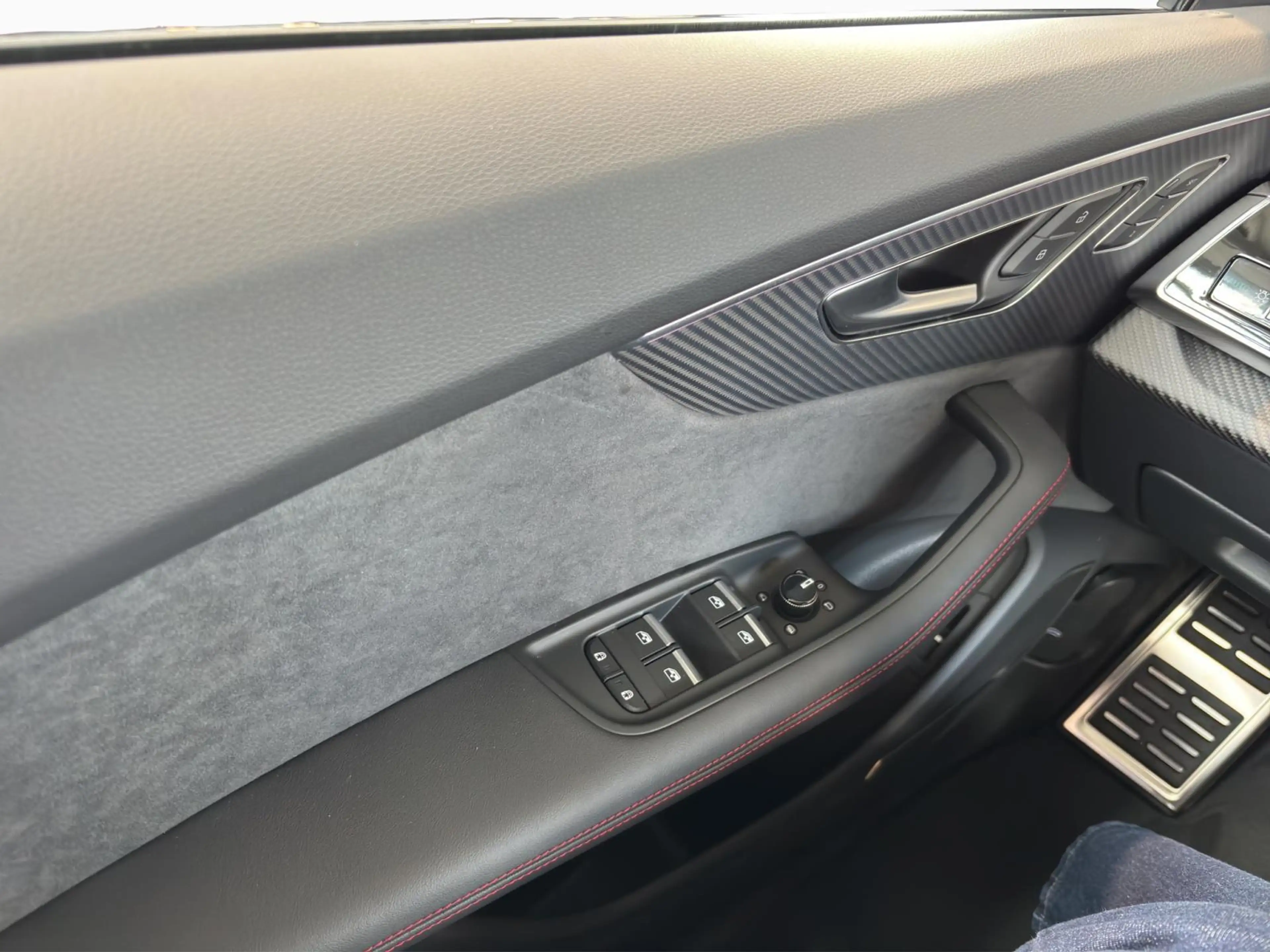 Audi Q8 SUV — photo 11