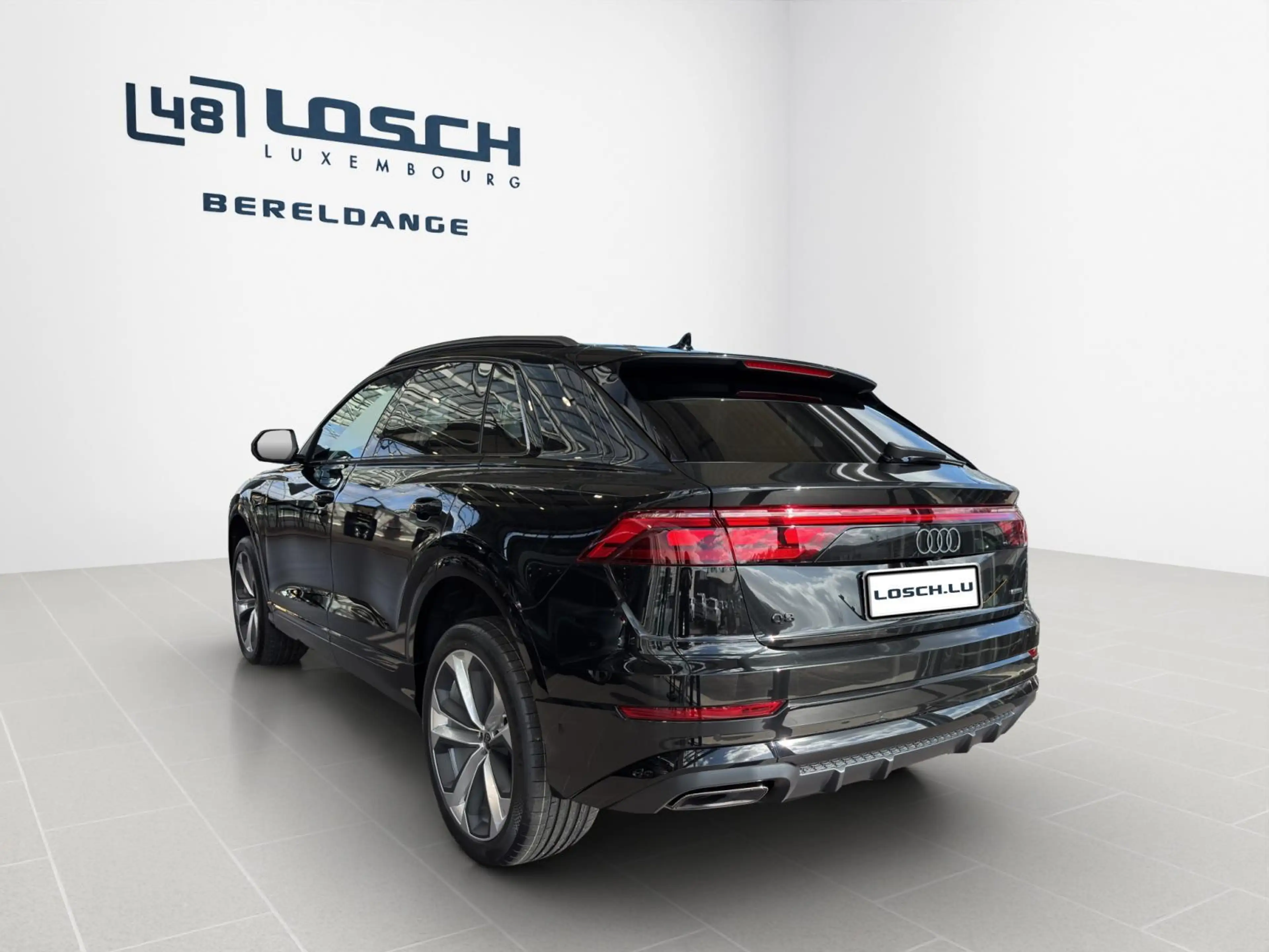 Audi Q8 SUV — photo 5
