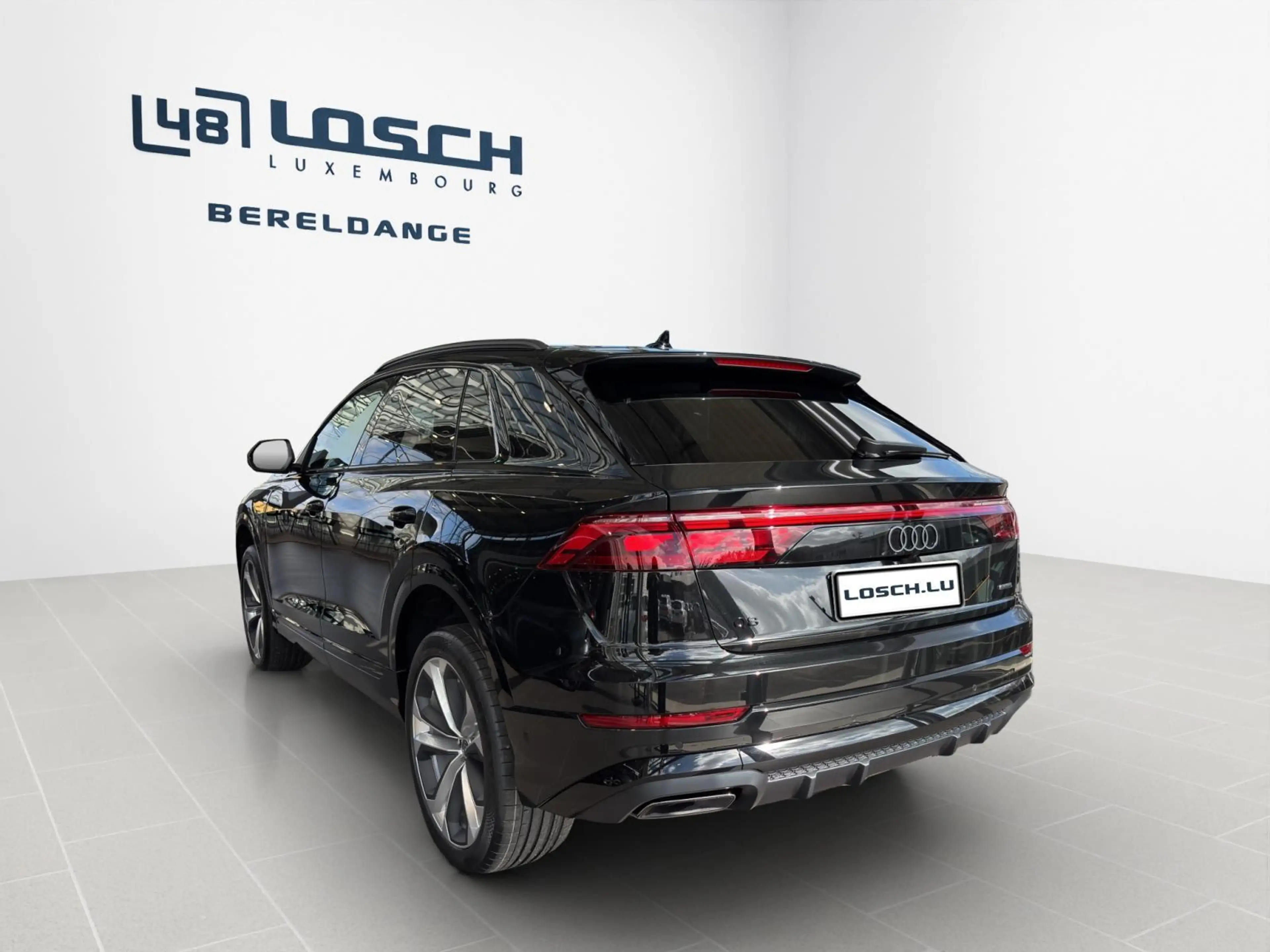 Audi Q8 SUV — photo 4