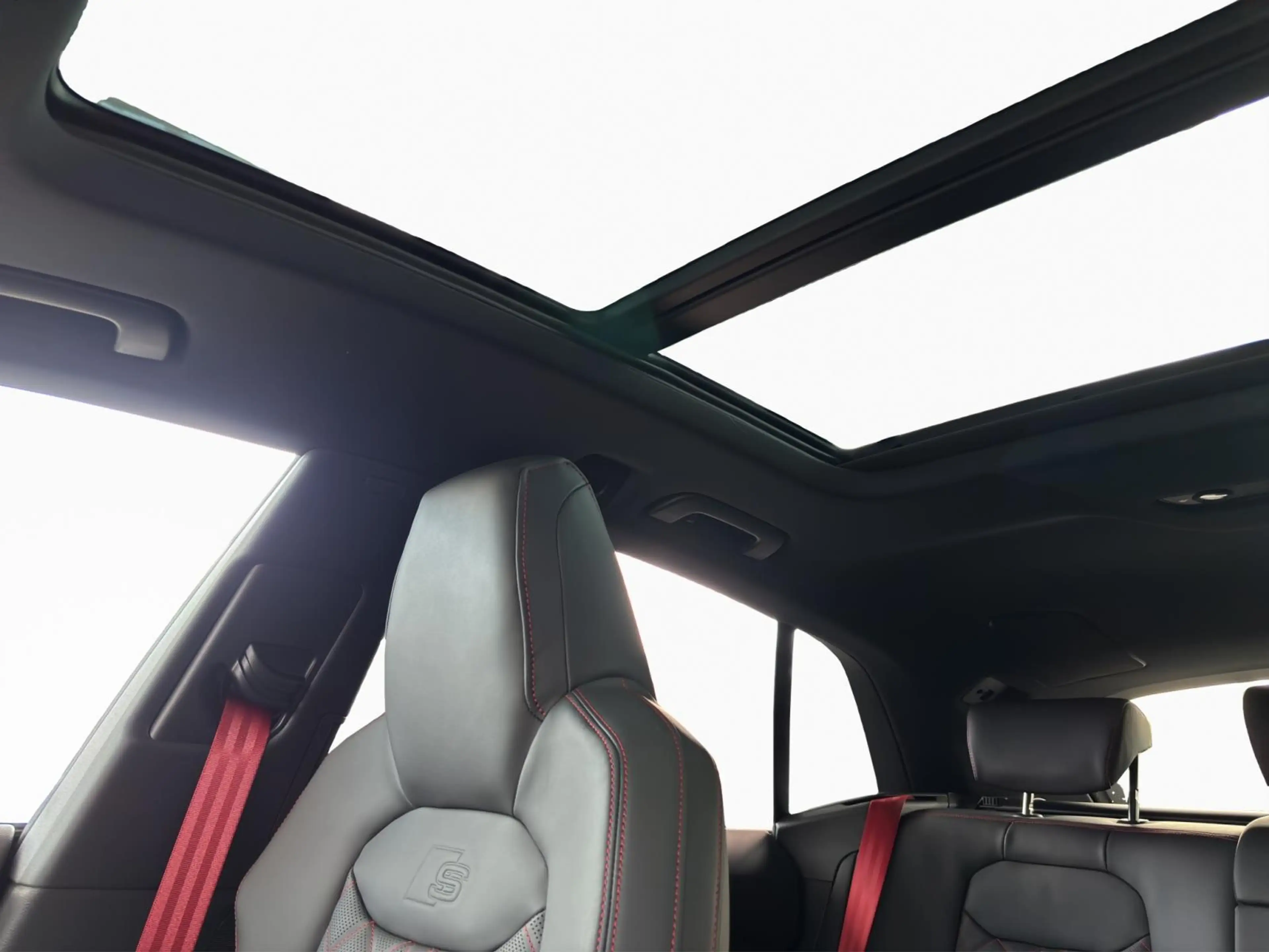 Audi Q8 SUV — photo 12