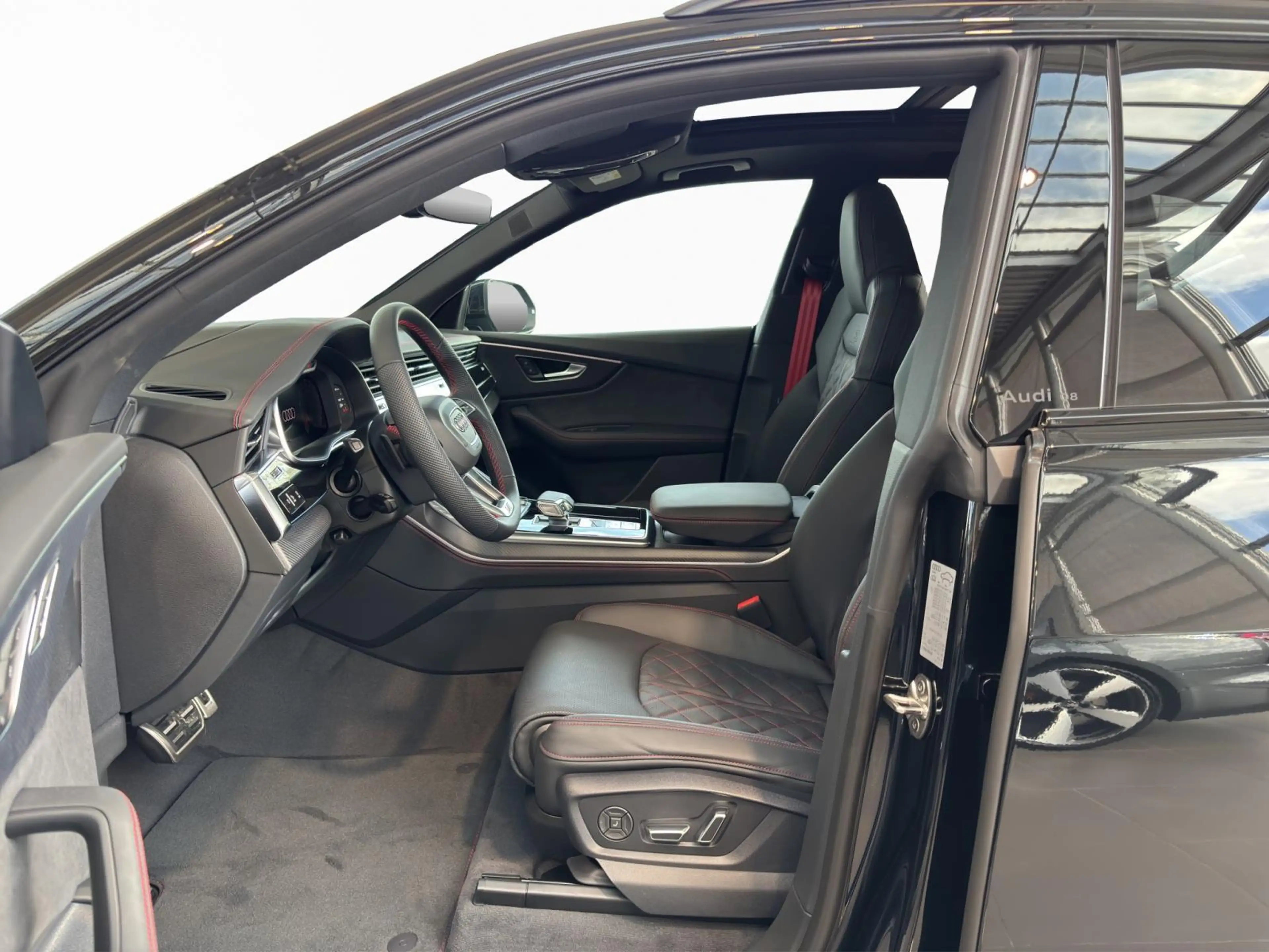 Audi Q8 SUV — photo 3
