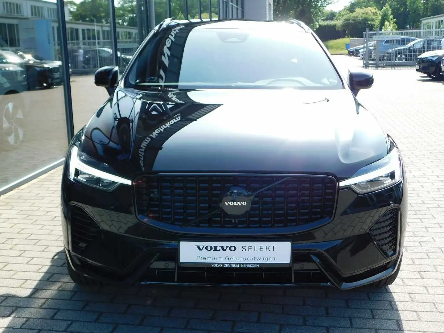 Volvo XC60 T6 AWD Plus Black Edition '21'-Zoll, ACC, H/K' Schwarz - 2