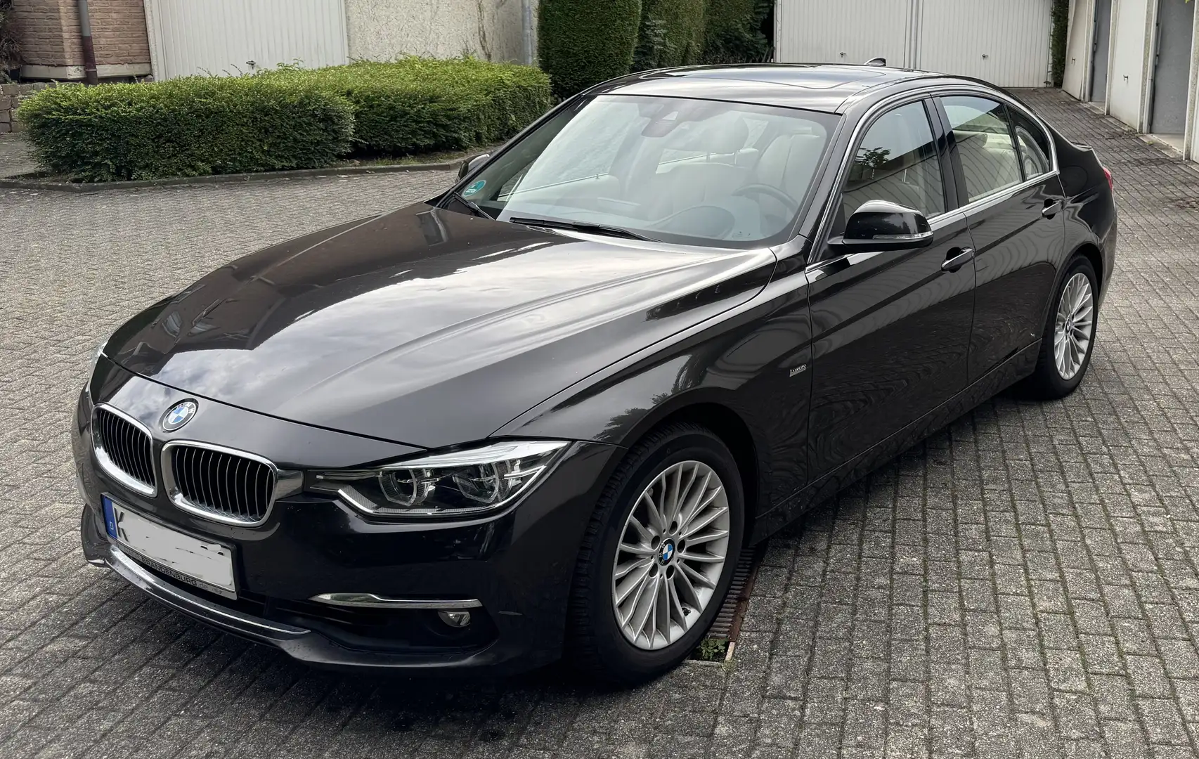 BMW 320 320i Aut. Luxury Line Braun - 1