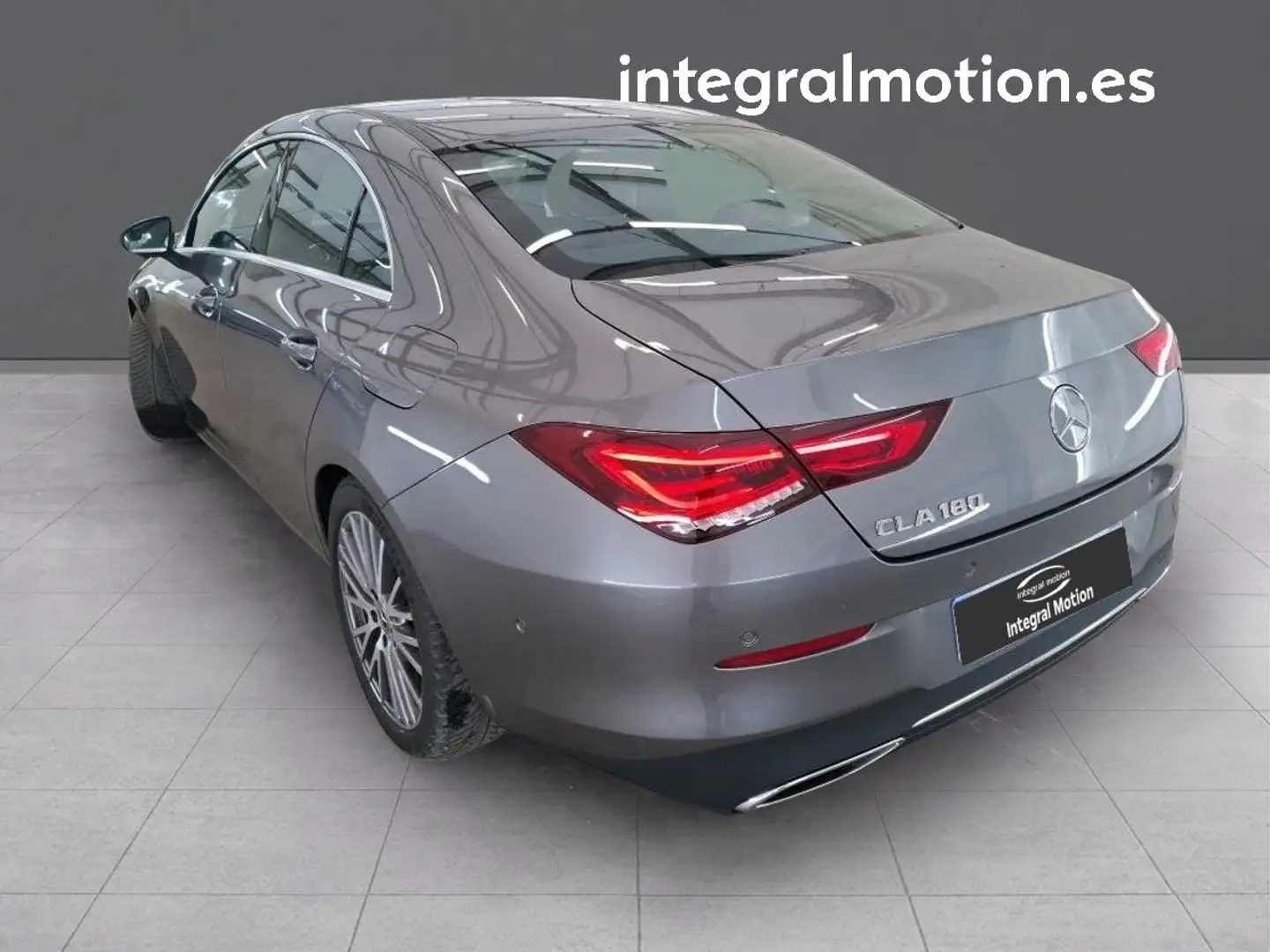 Mercedes-Benz CLA 180 Gris - 2