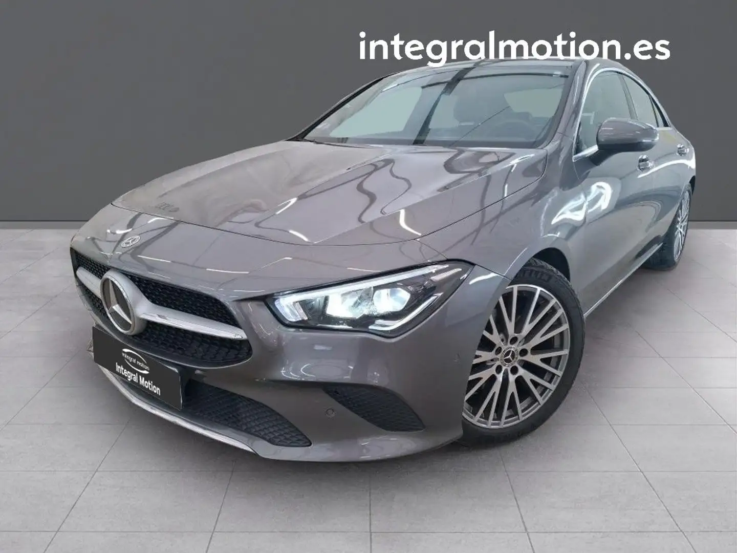 Mercedes-Benz CLA 180 Gris - 1