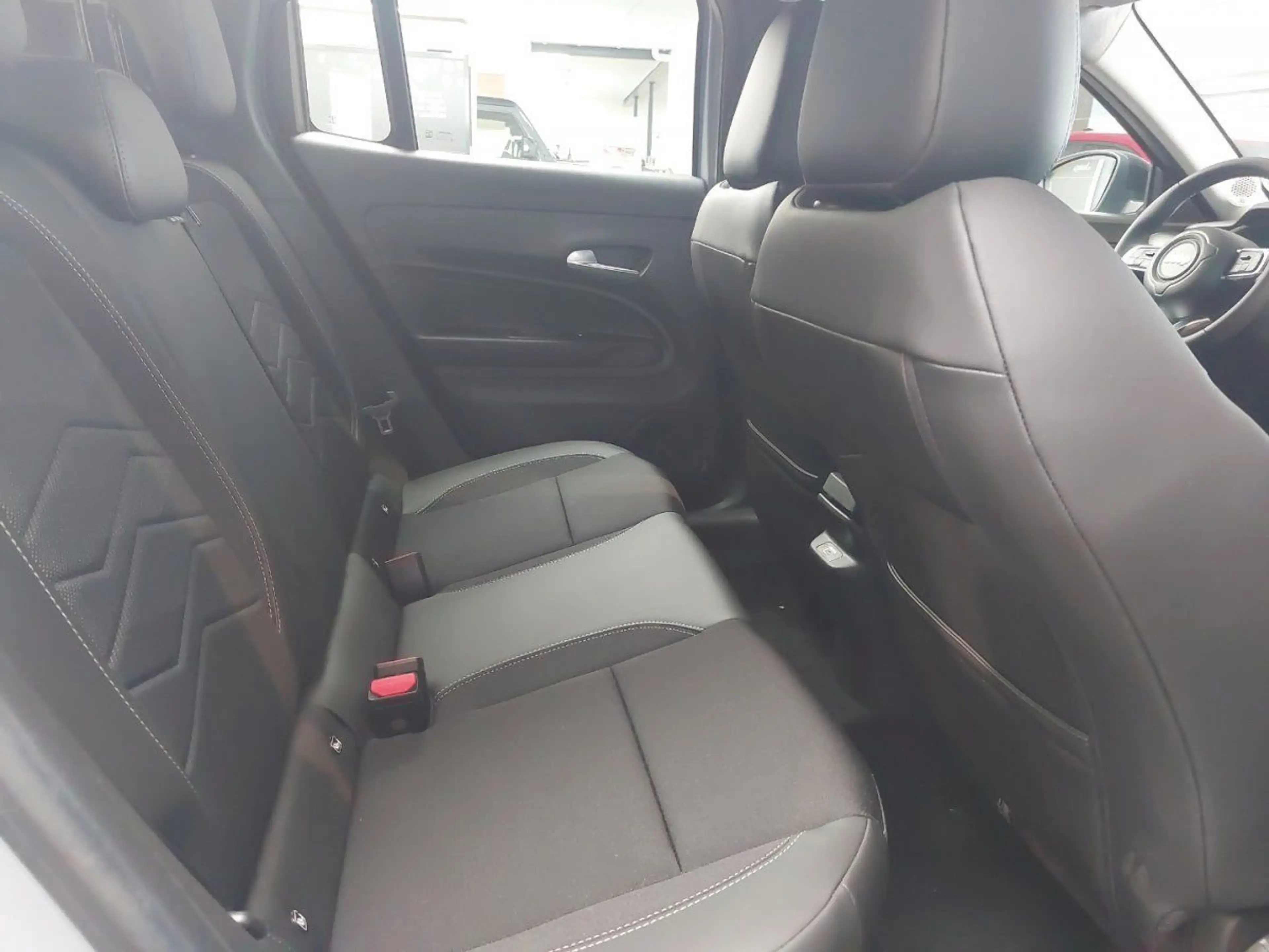 Jeep Avenger 1.2 100PS Altitude Navi, LED, Winter — photo 12