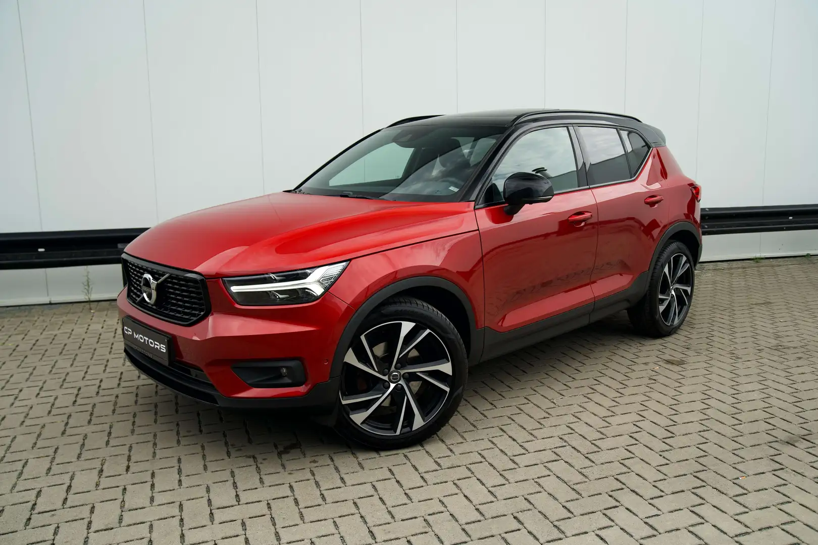 Volvo XC40 D4 AWD  R-DESIGN  PANO  H\u0026K  360  FULL Red - 1