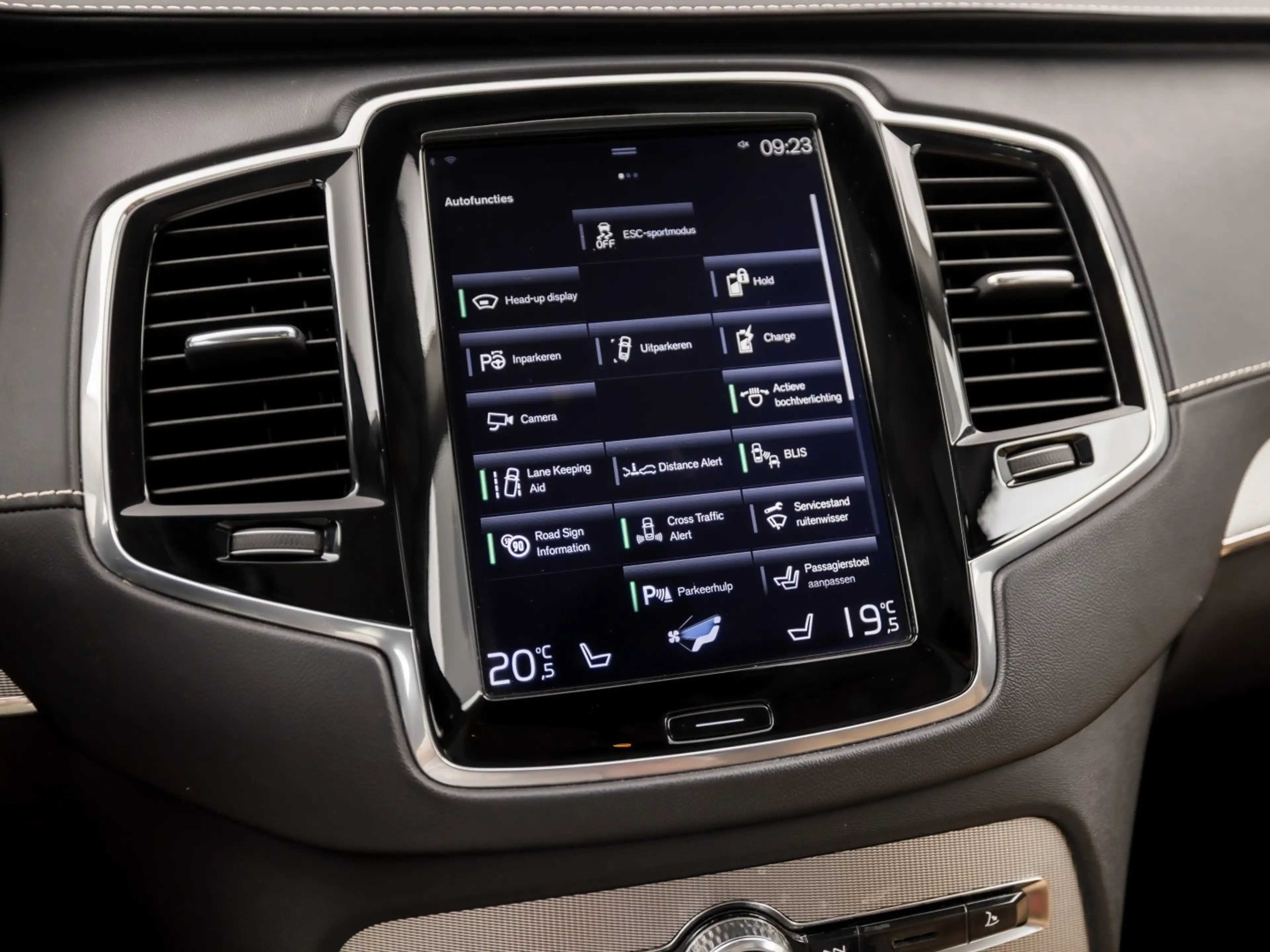 Volvo XC90 2.0 T8 Twin Engine AWD Inscription 7 Persoons 408P — photo 32