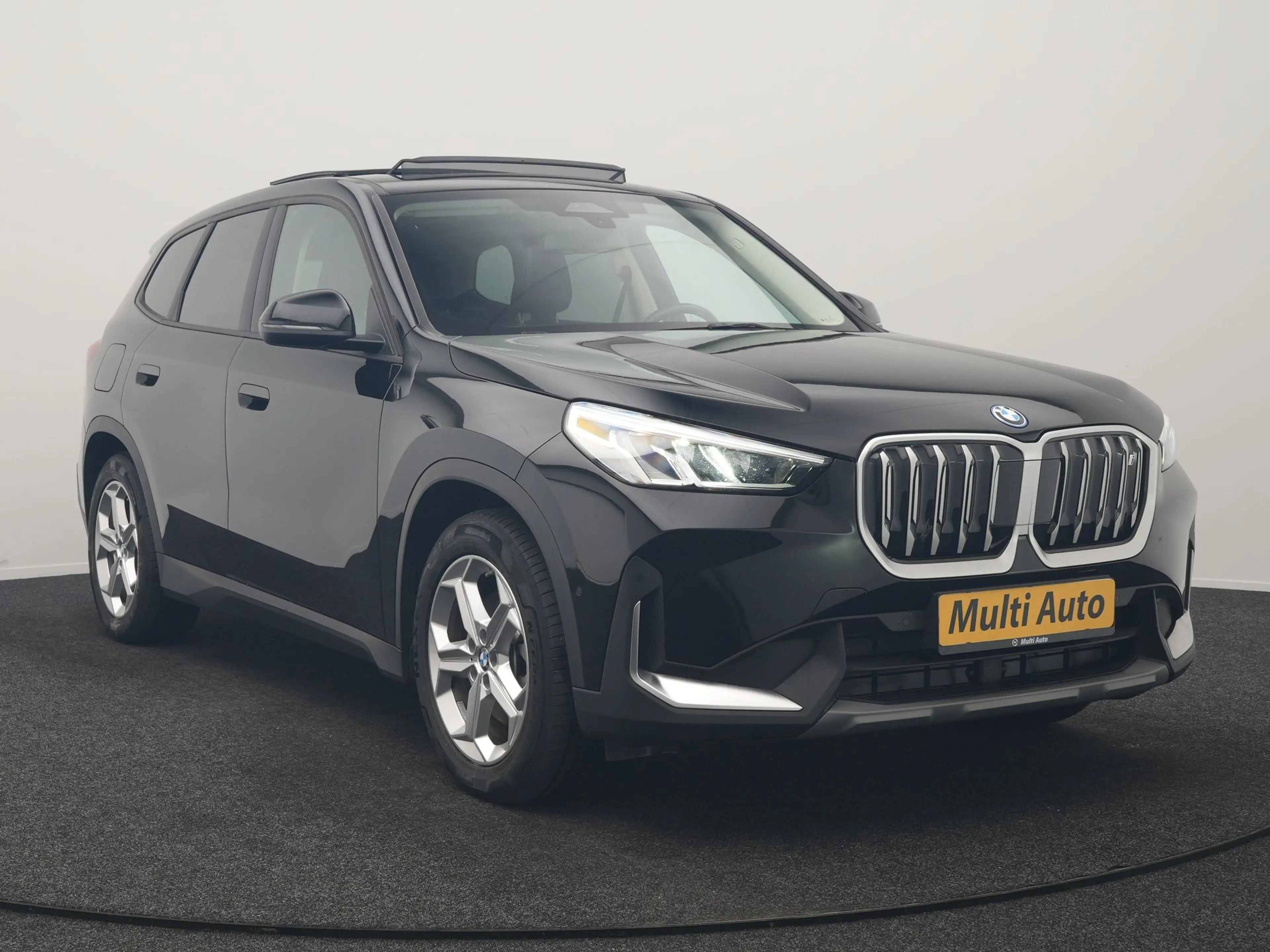BMW iX1 xDrive30 67 kWh 313pk Dealer O.H | Panodak | Camer — photo 16