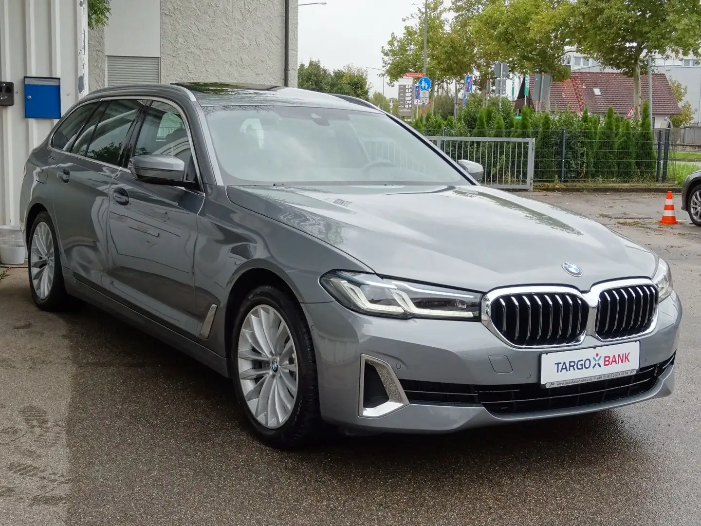 BMW 520 d xDrive Touring Aut Luxury Line Laser Pano Grau - 1