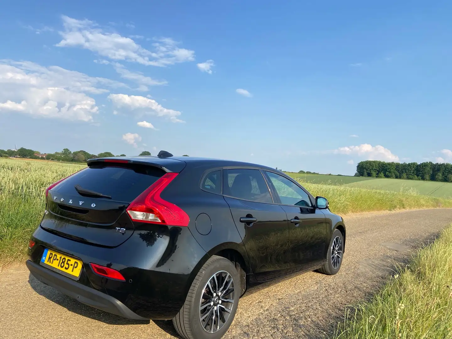 Volvo V40 T2 2.0 90KW/122PK Man-6 2017 Zwart Zwart - 2