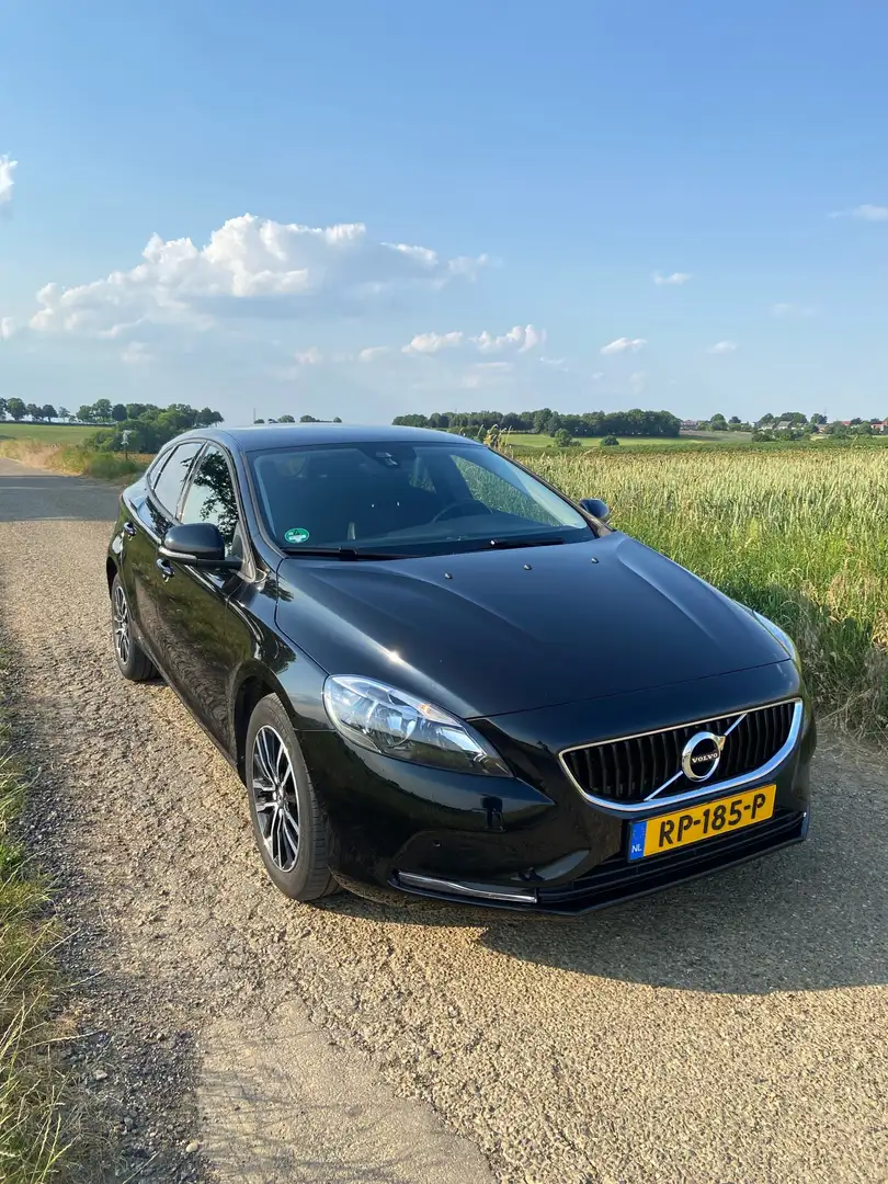 Volvo V40 T2 2.0 90KW/122PK Man-6 2017 Zwart Zwart - 1