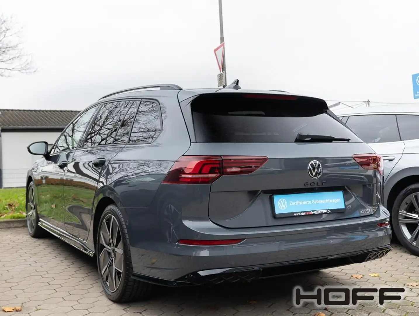 Volkswagen Golf VIII Variant 1.5 eTS DSG R-Line AHK Black Style 18 Grau - 2