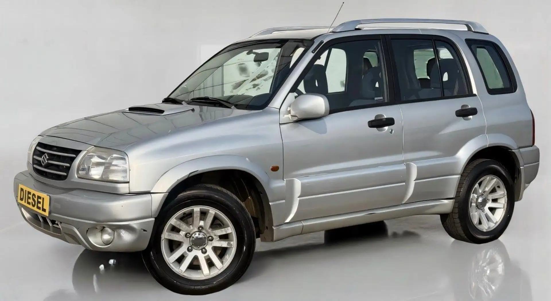 Suzuki Grand Vitara 4x4 - 2.0 TD 110ch 16V Turbo (7 cv) - BVM5 - PACK  Grijs - 1