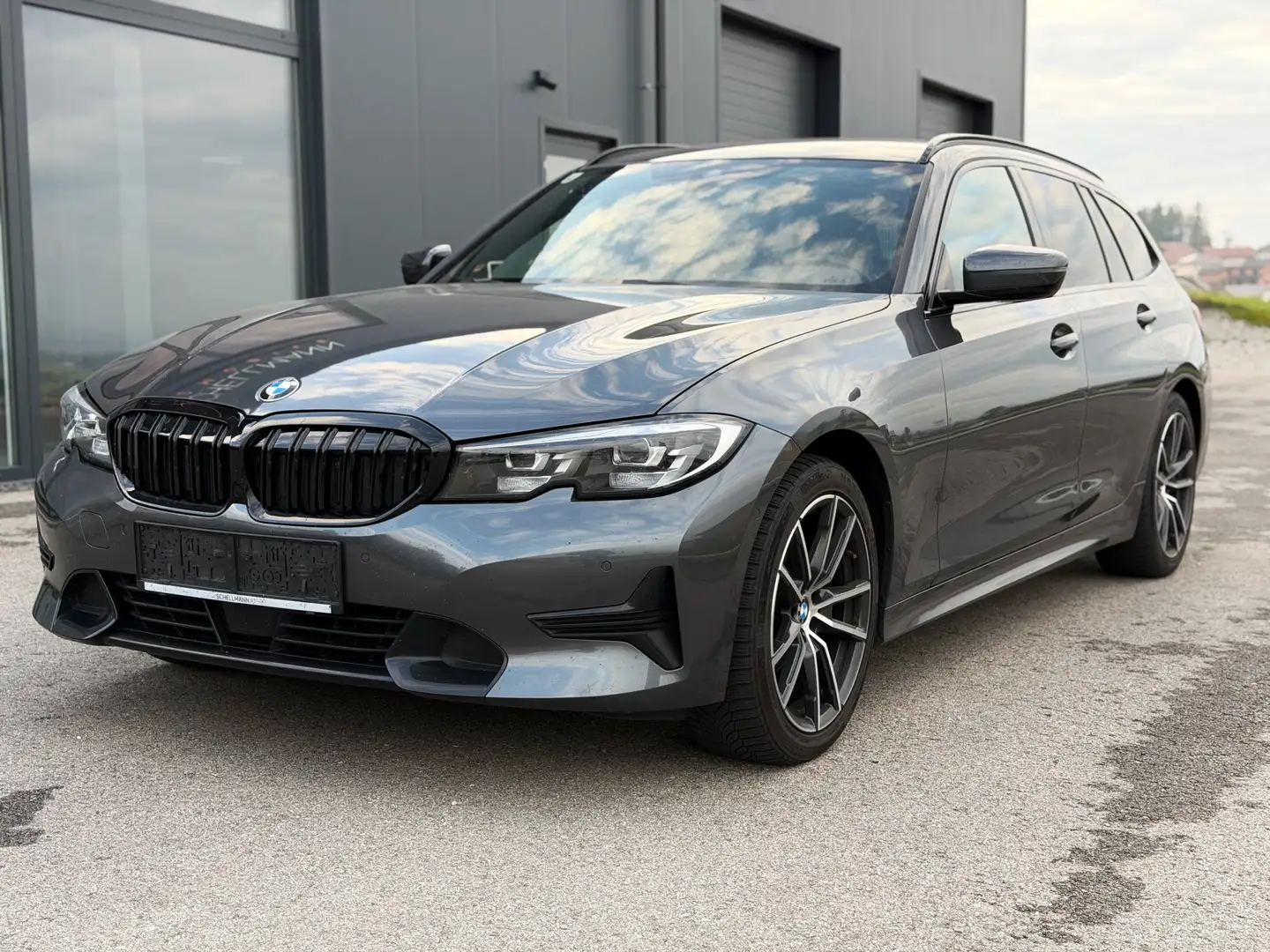BMW 320 320 d Sport Line, M Sport Lenkrad, ACC, LED Grau - 1