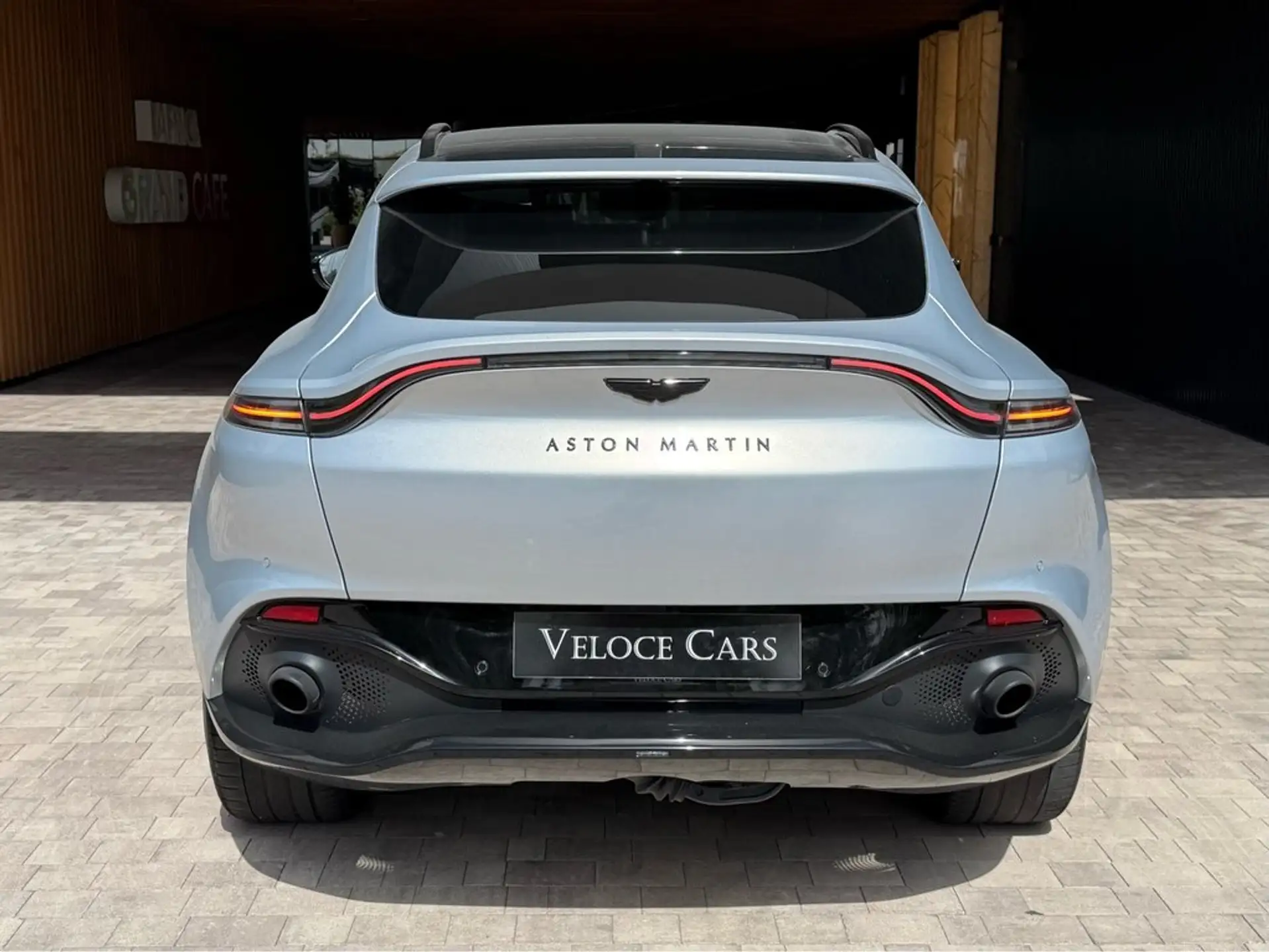 애스턴마틴 Aston Martin DBX 2023 화이트 사진 8