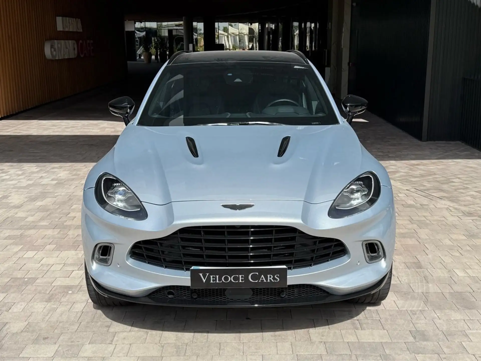 애스턴마틴 Aston Martin DBX 2023 화이트 사진 4