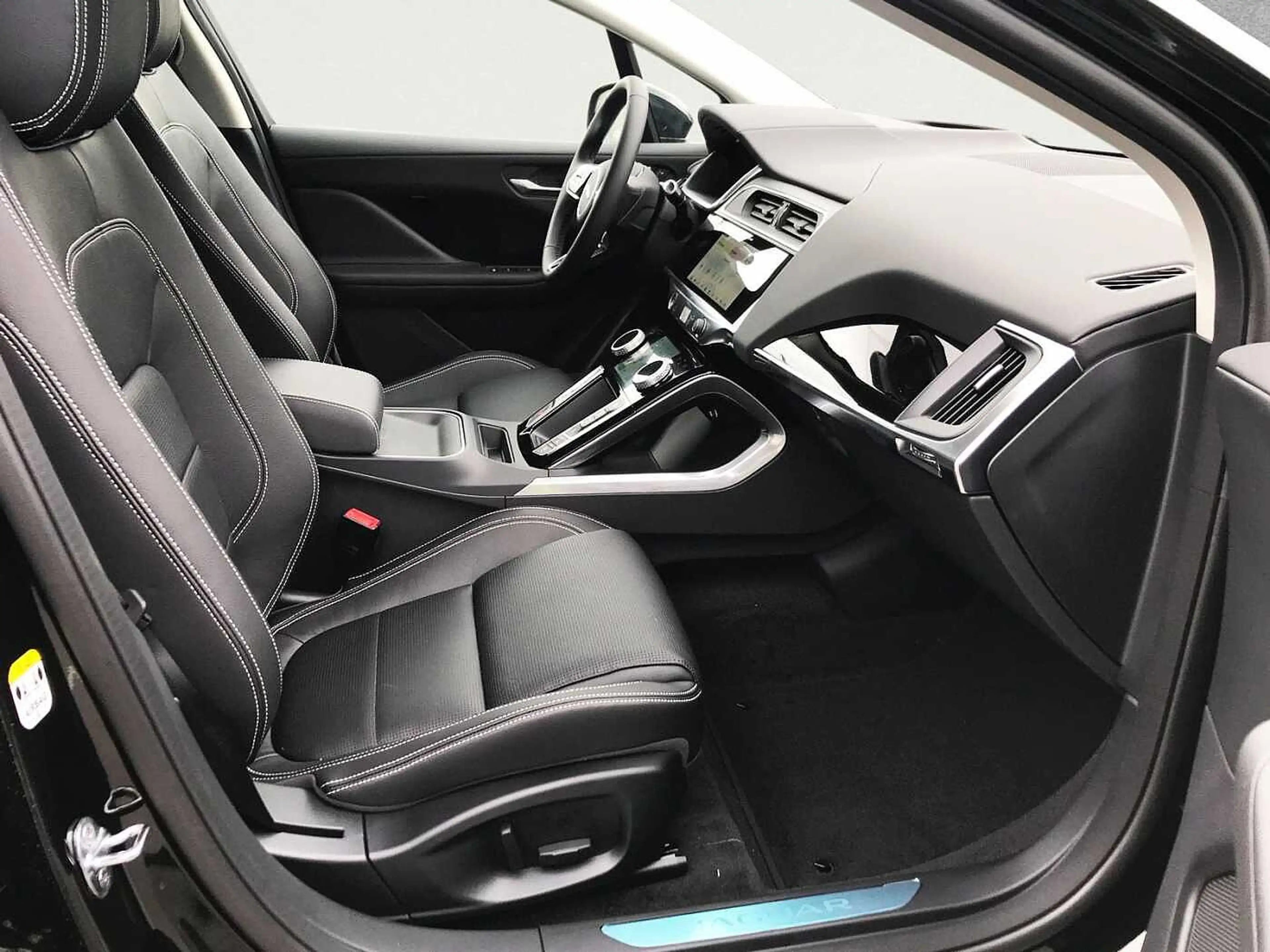 Jaguar I-Pace EV400 AWD SE *HEAD-UP* *PANORAMA* — photo 3