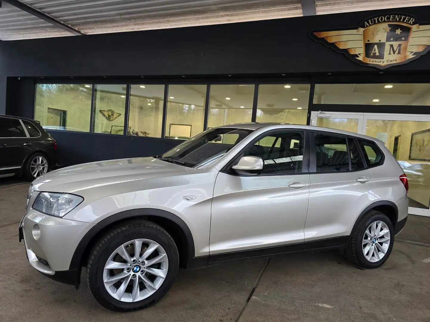 BMW X3 xDrive30d Head-Up/NAVI/PDC/LEDER/HiFi/BT/AHK Silber - 2