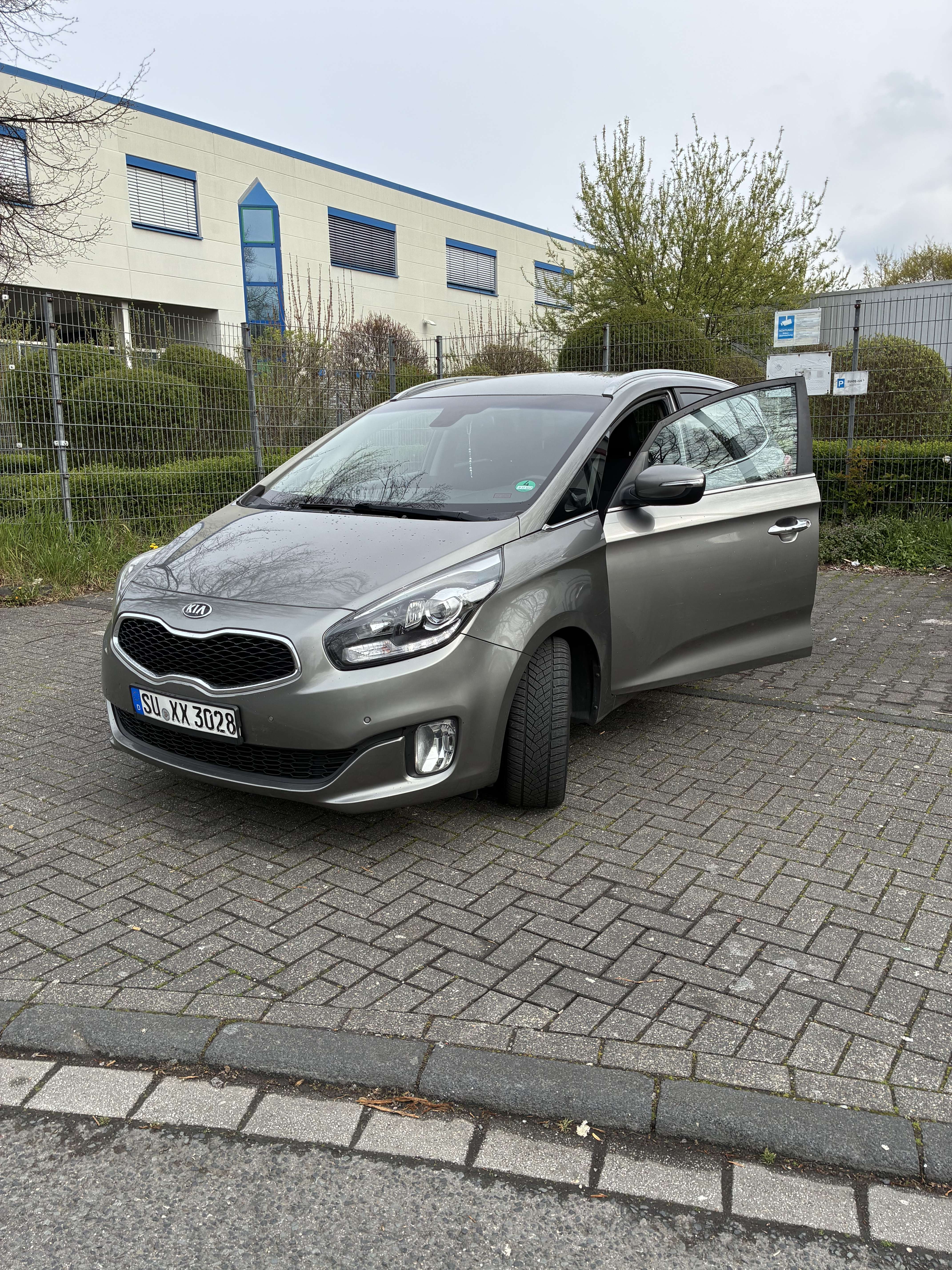 Second hand Kia Carens 1.7