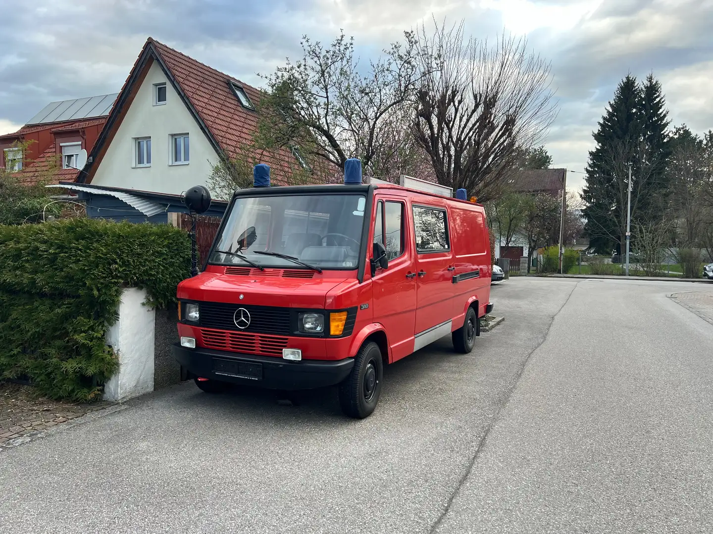 Mercedes-Benz T-Class Freuerwehrfahrzeug Roşu - 1