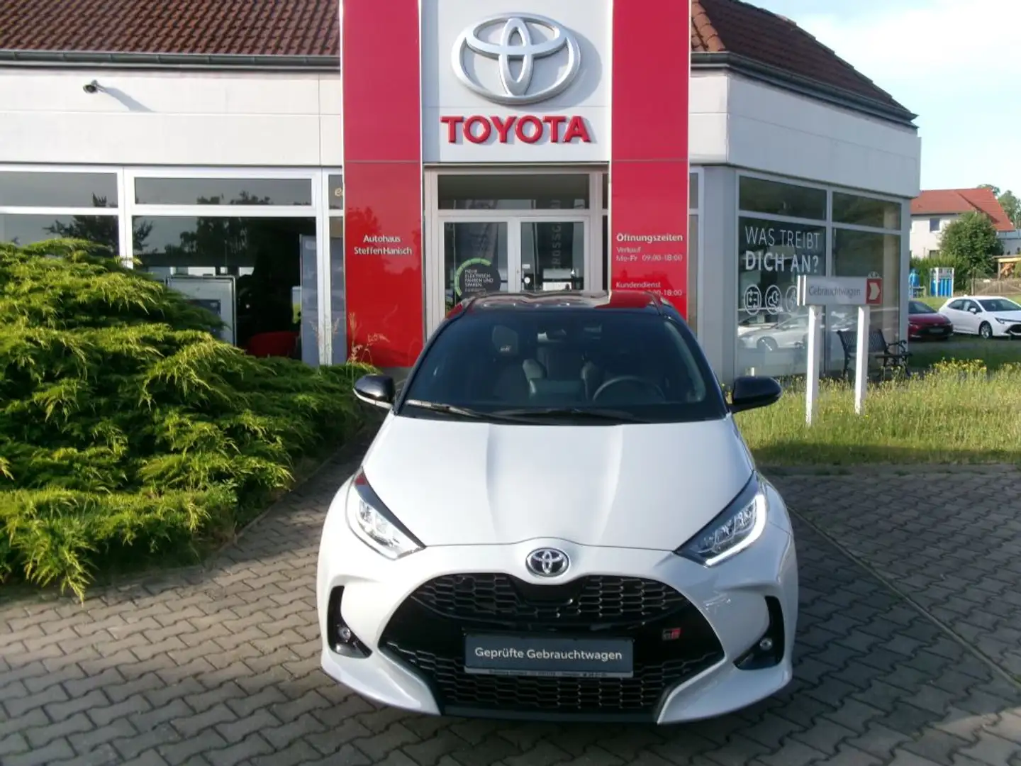 Toyota Yaris Hybrid 1.5 VVT-i GR SPORT Grau - 2