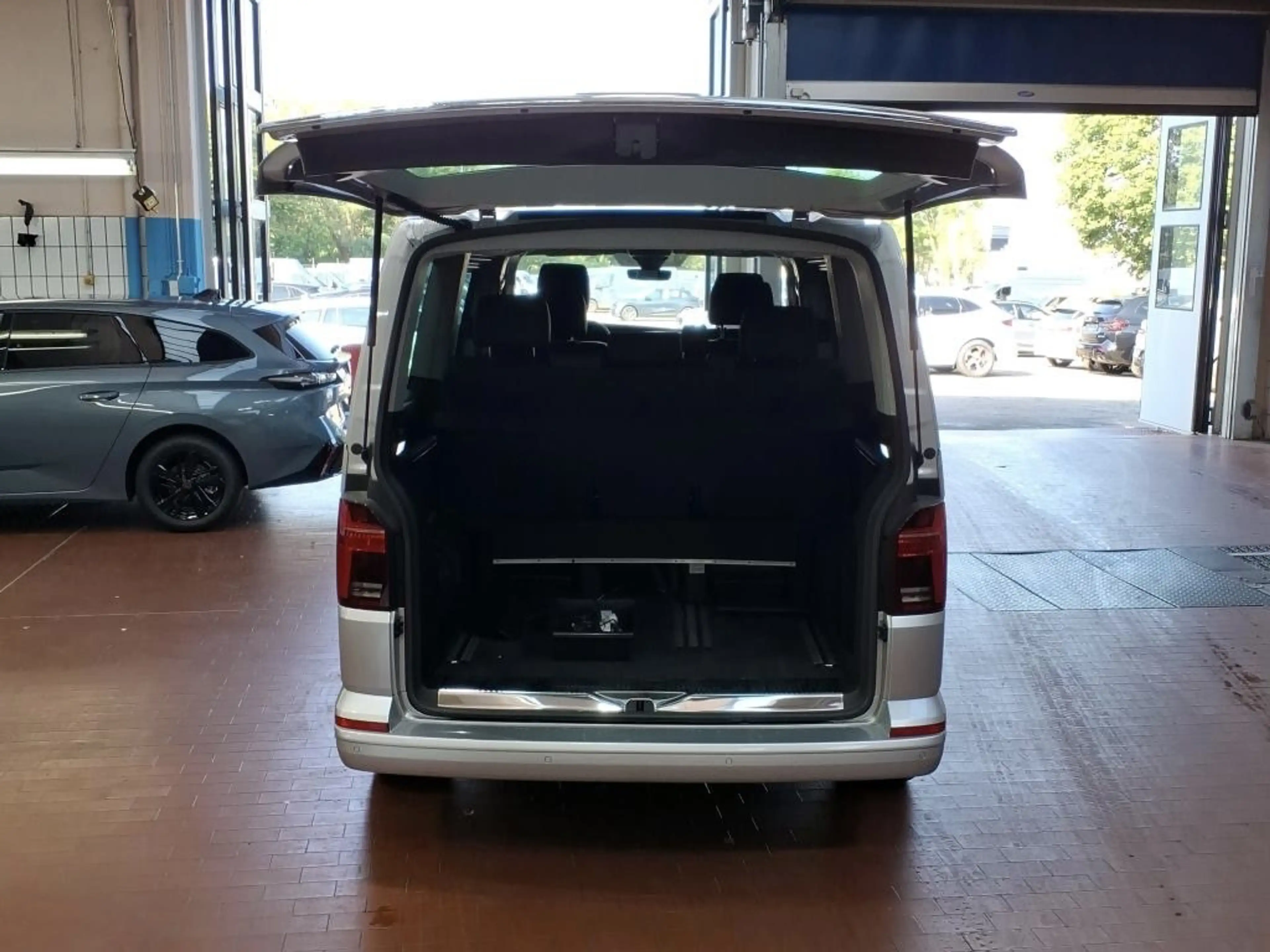 Volkswagen T6.1 Multivan 4MOTION Highline*NP:111.385 EUR !!!*18Zoll*LEDER* — photo 12