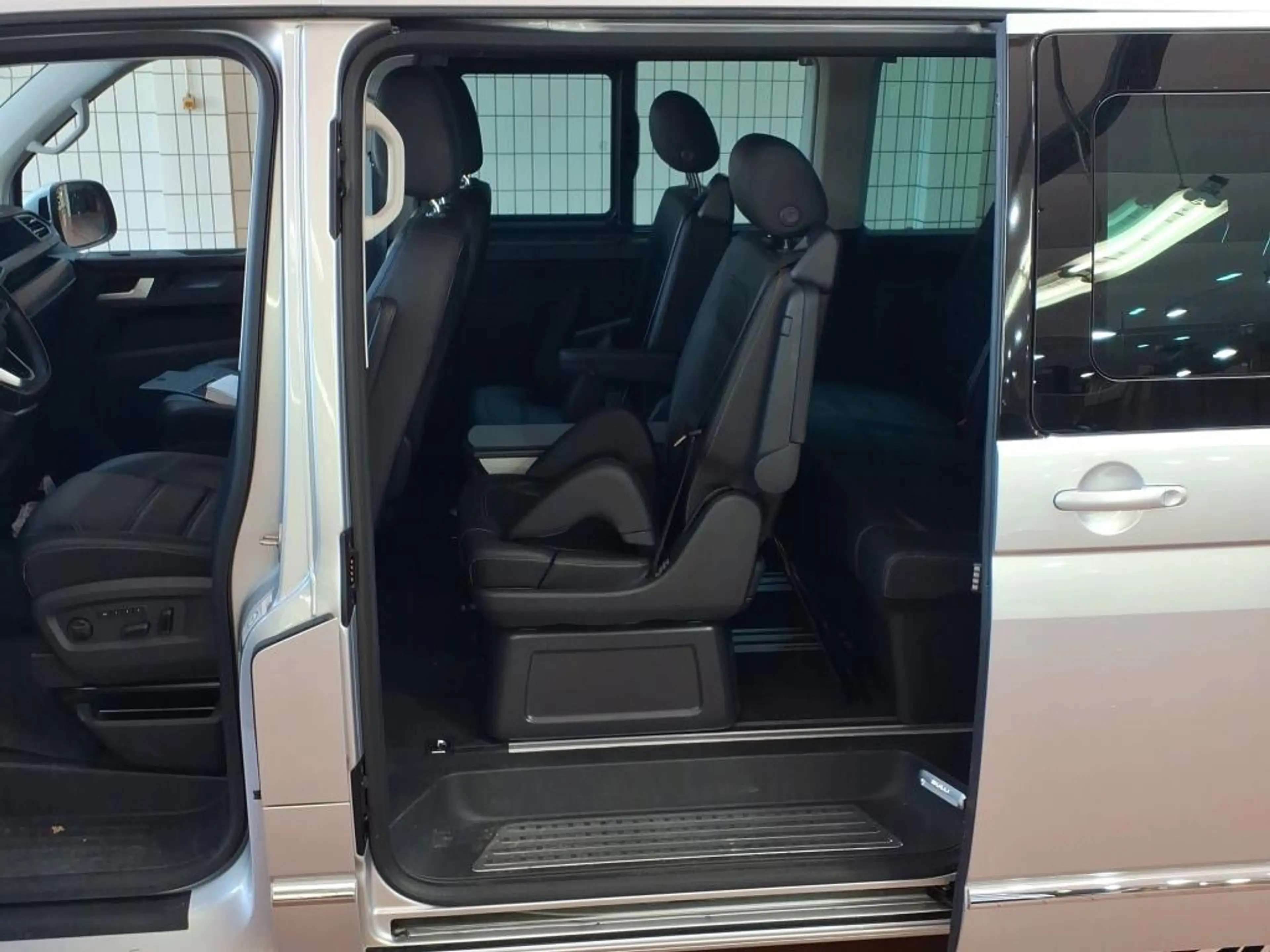 Volkswagen T6.1 Multivan 4MOTION Highline*NP:111.385 EUR !!!*18Zoll*LEDER* — photo 11