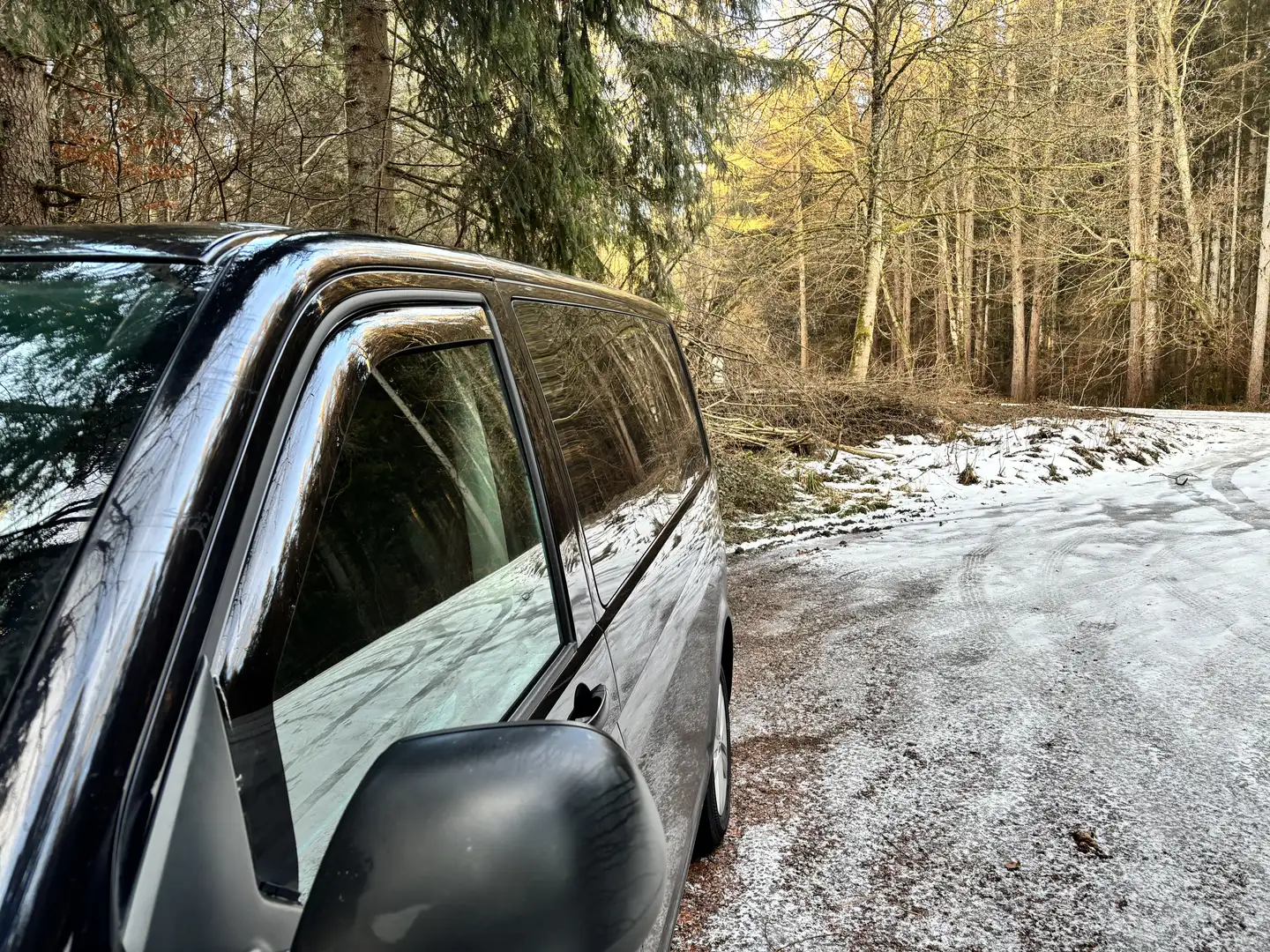 Volkswagen T6.1 Multivan *Camper*AHK*Standheizung*LED*TÜV*SHZ*ACC* Schwarz - 2