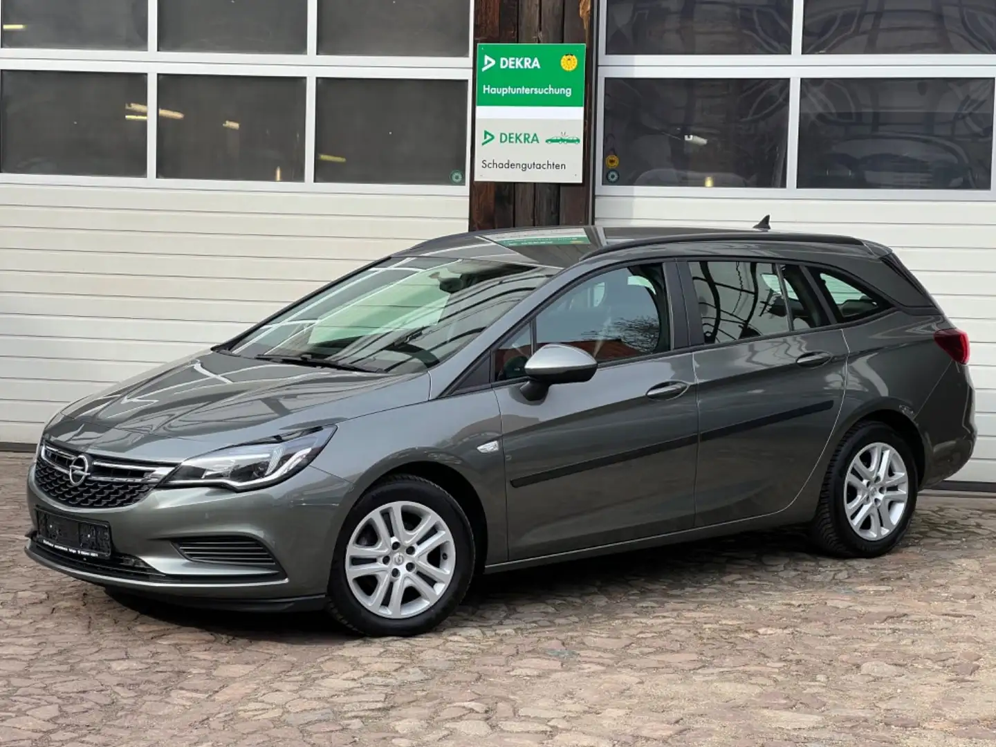 Opel Astra K Sports Tourer Edition Start/Stop Grijs - 1