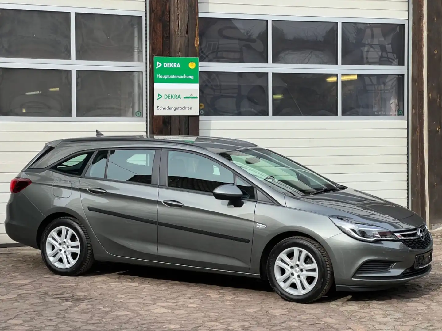 Opel Astra K Sports Tourer Edition Start/Stop Grijs - 2