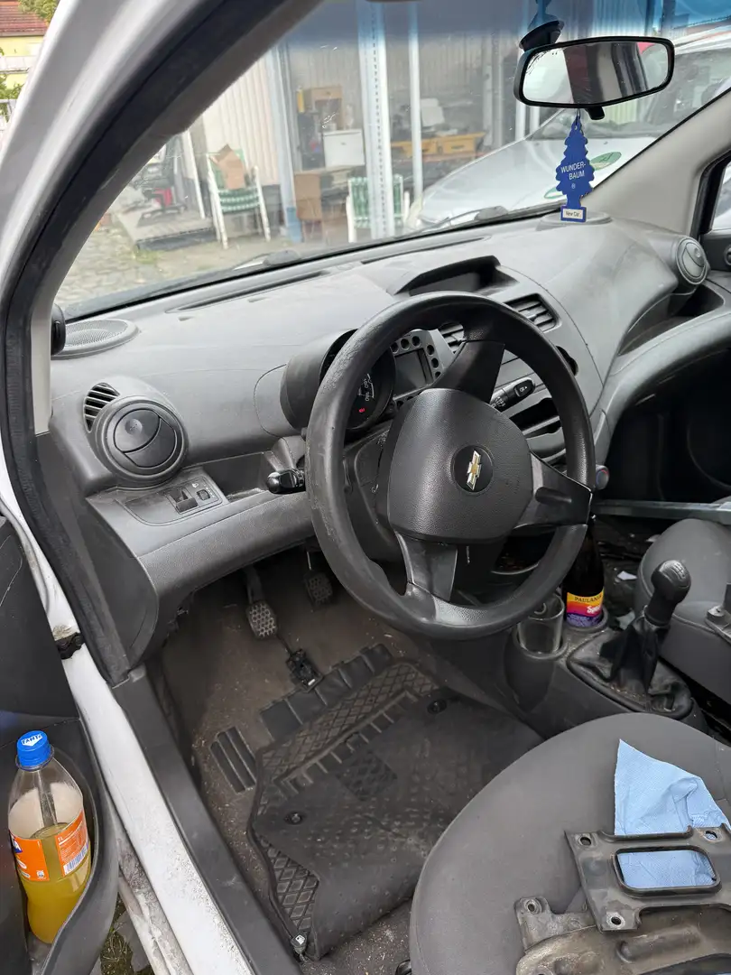 Chevrolet Spark Klein Fahrzeug Weiß - 2