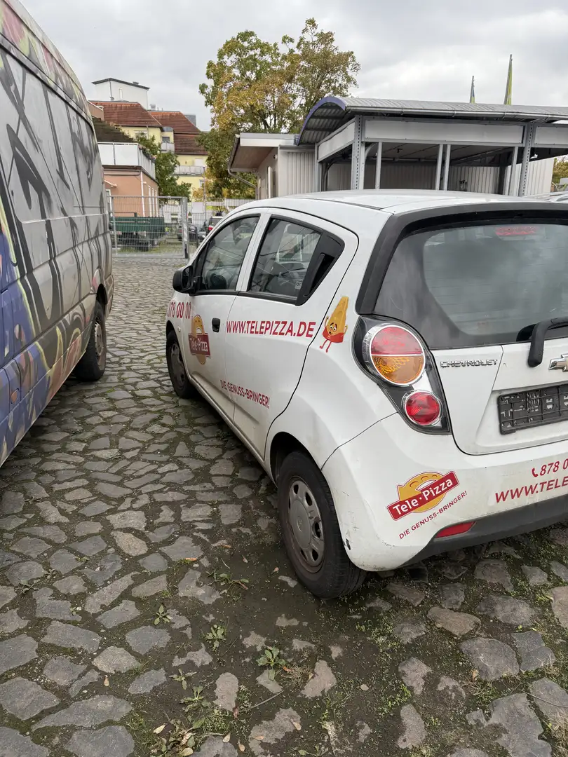 Chevrolet Spark Klein Fahrzeug Weiß - 1